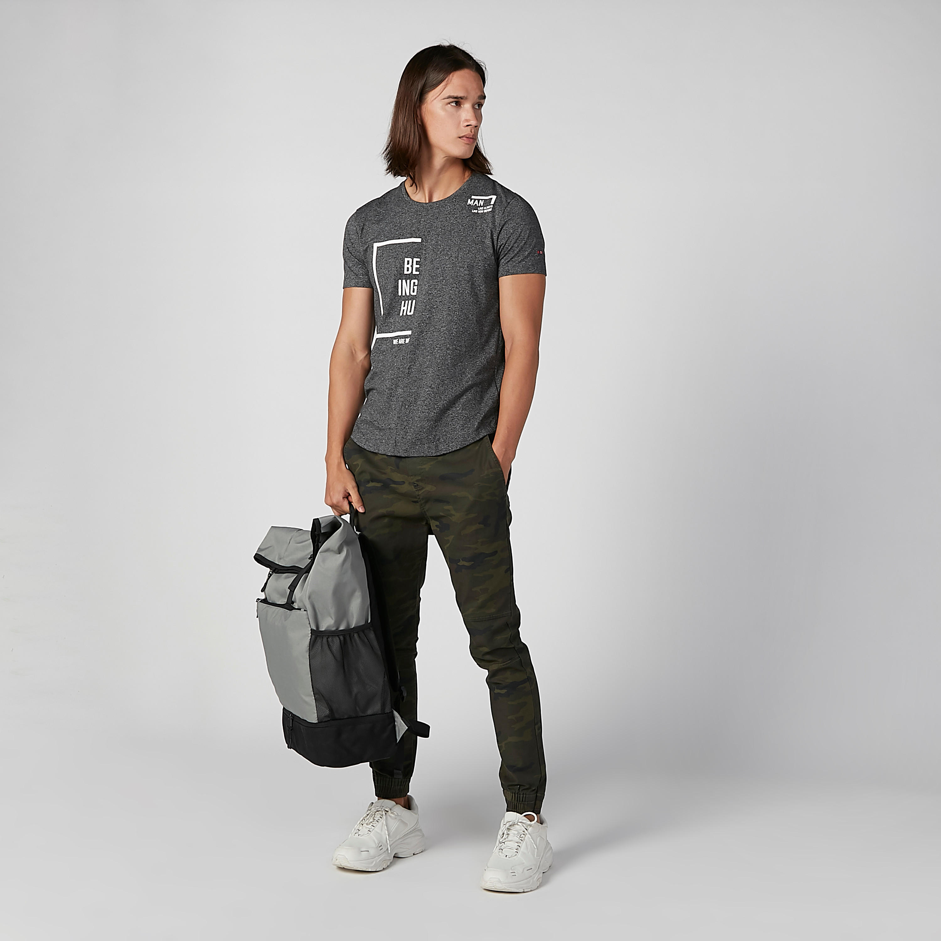 تيشيرت بياقة مستديرة وأكمام قصيرة وطبعات بيينج هيومان-men-clothing-tshirtsandpolos-tshirts-image-1