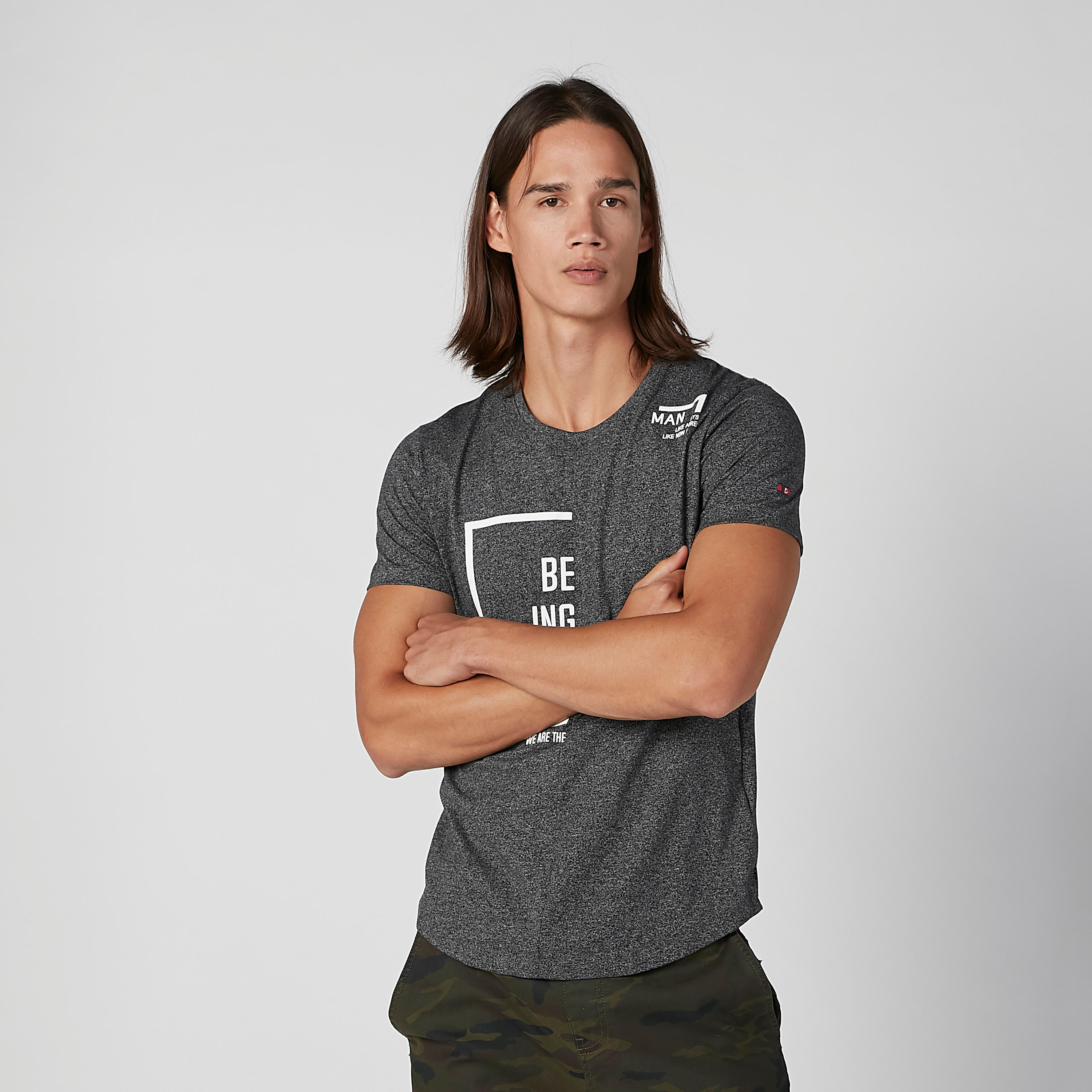 تيشيرت بياقة مستديرة وأكمام قصيرة وطبعات بيينج هيومان-men-clothing-tshirtsandpolos-tshirts-image-2