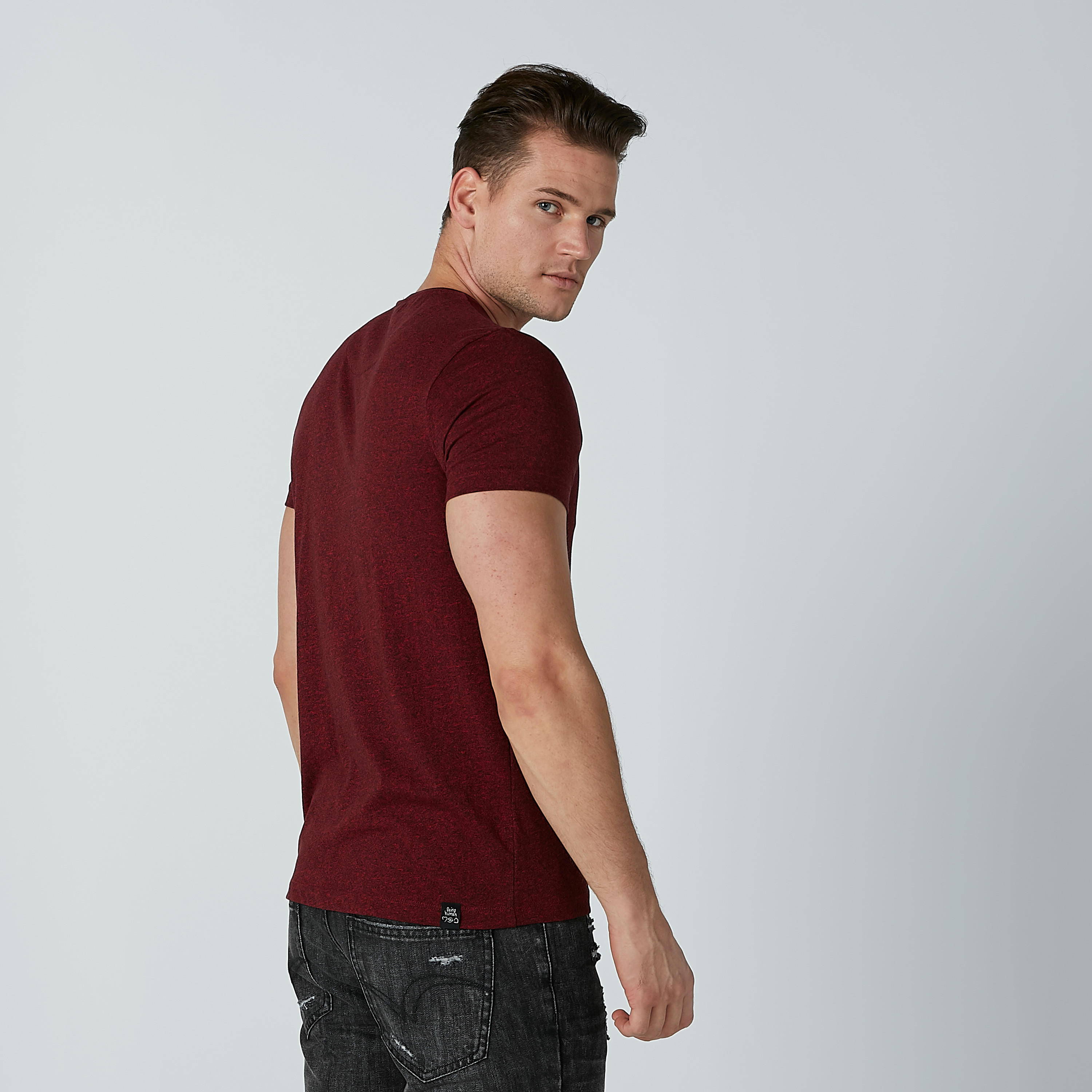 تيشيرت بياقة مستديرة وأكمام قصيرة وطبعات بيينج هيومان-men-clothing-tshirtsandpolos-tshirts-image-3