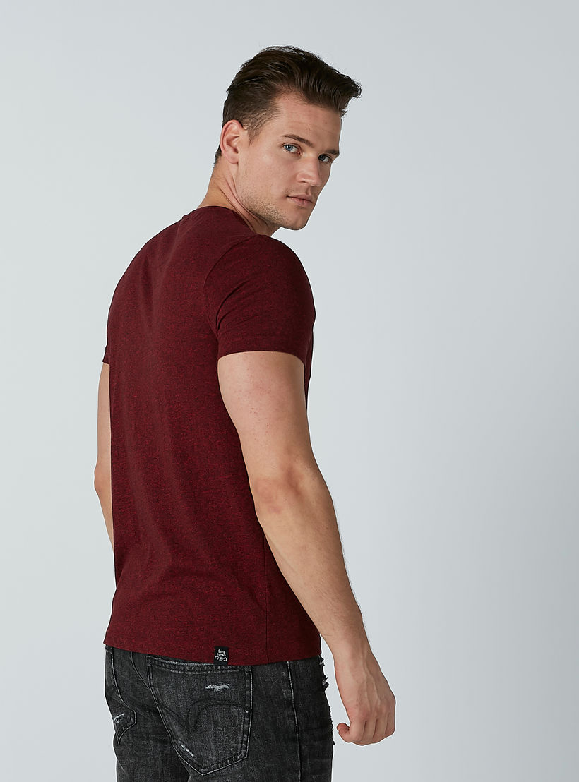 تيشيرت بياقة مستديرة وأكمام قصيرة وطبعات بيينج هيومان-men-clothing-tshirtsandpolos-tshirts-image-3