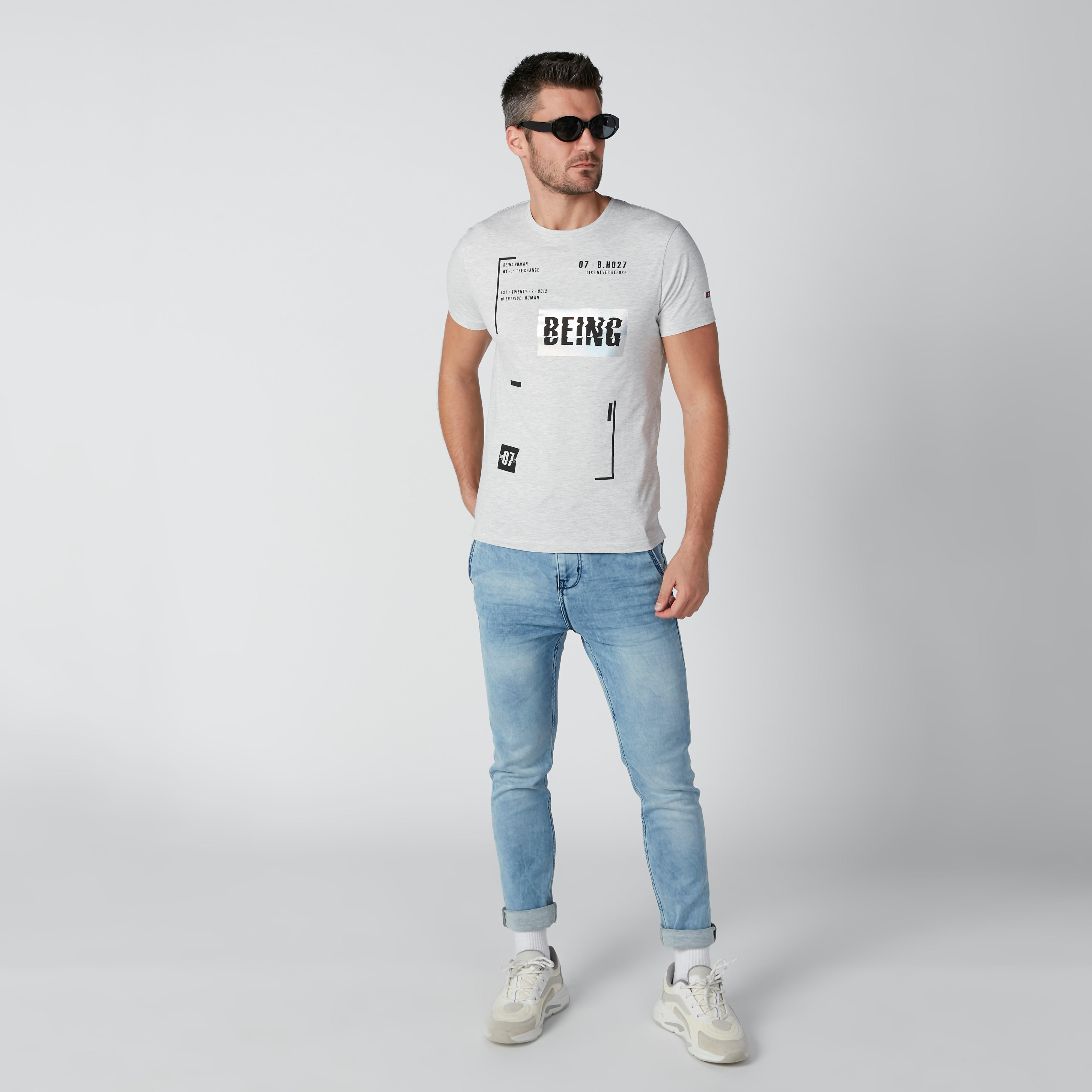 تيشيرت بياقة مستديرة وأكمام قصيرة وطبعات بيينج هيومان-men-clothing-tshirtsandpolos-tshirts-image-1