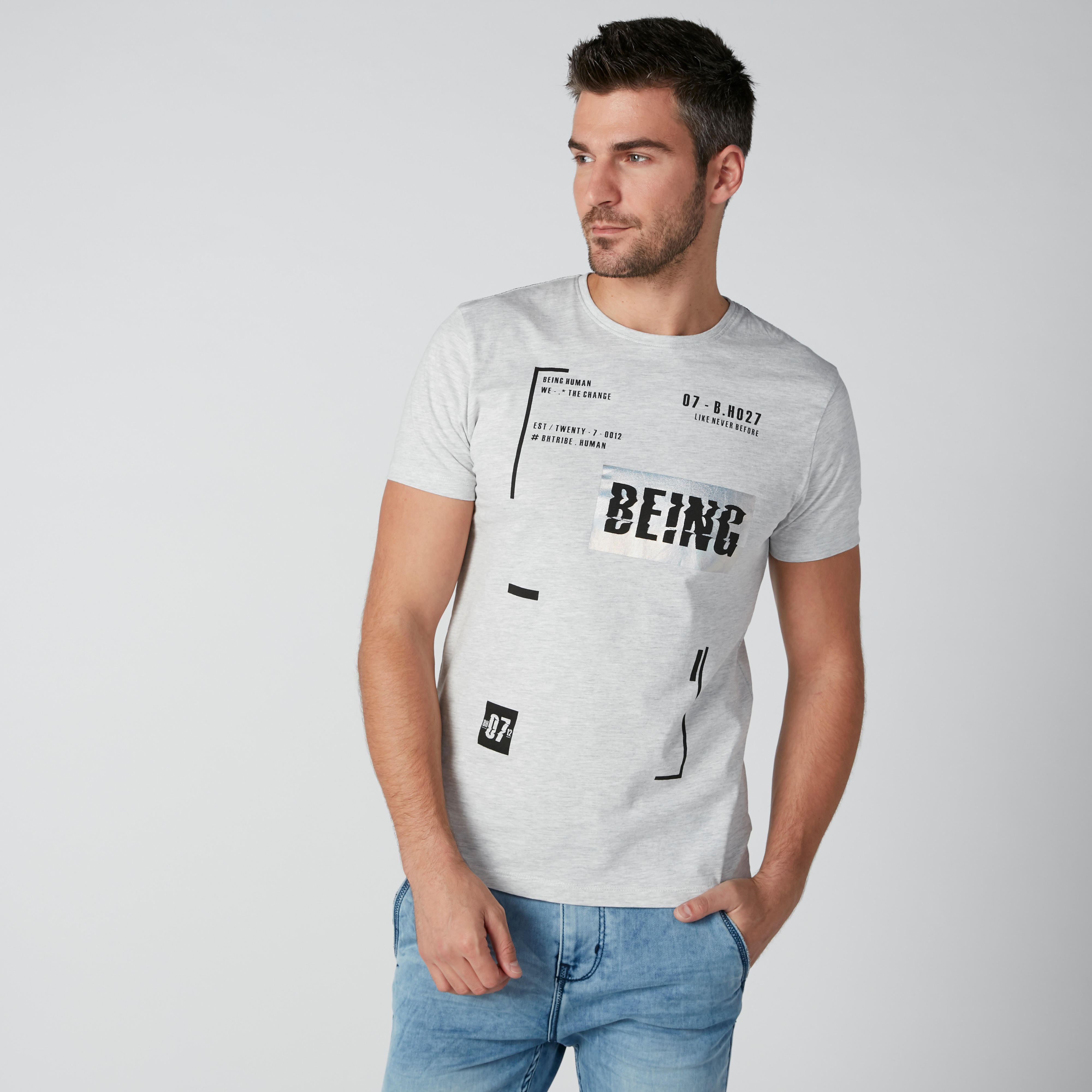 تيشيرت بياقة مستديرة وأكمام قصيرة وطبعات بيينج هيومان-men-clothing-tshirtsandpolos-tshirts-image-2