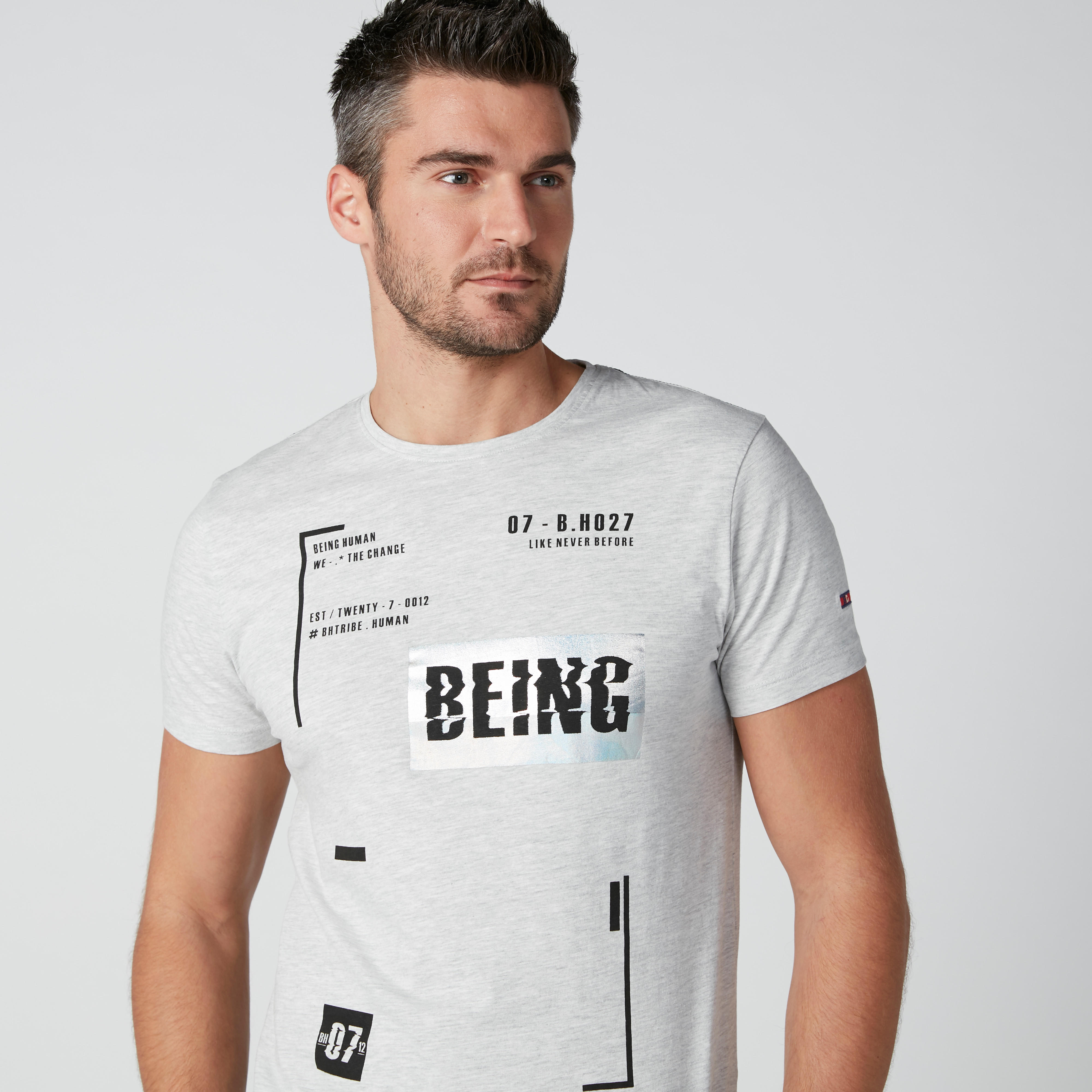 تيشيرت بياقة مستديرة وأكمام قصيرة وطبعات بيينج هيومان-men-clothing-tshirtsandpolos-tshirts-image-4