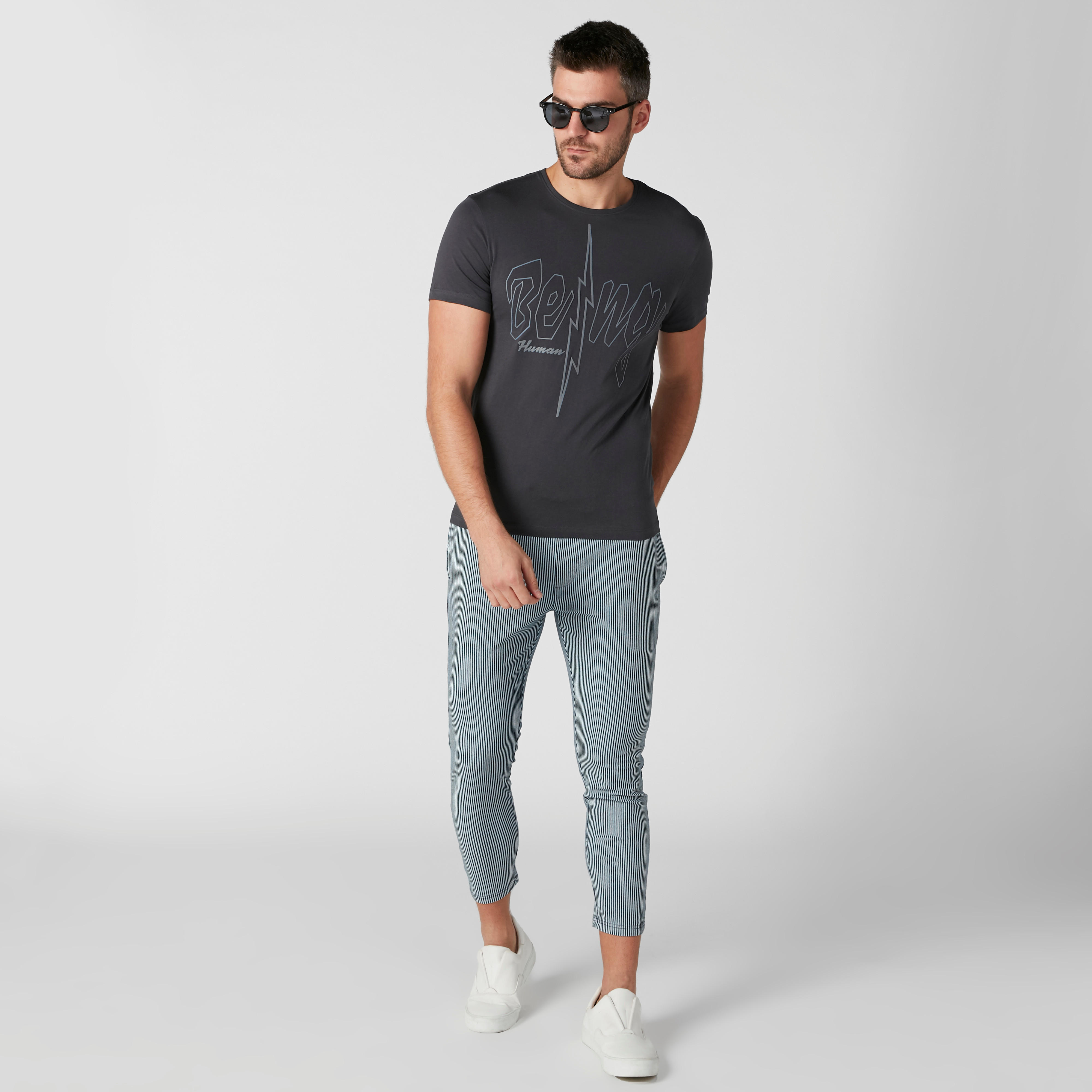 تيشيرت بياقة مستديرة وطبعات بيينج هيومان-men-clothing-tshirtsandpolos-tshirts-image-4