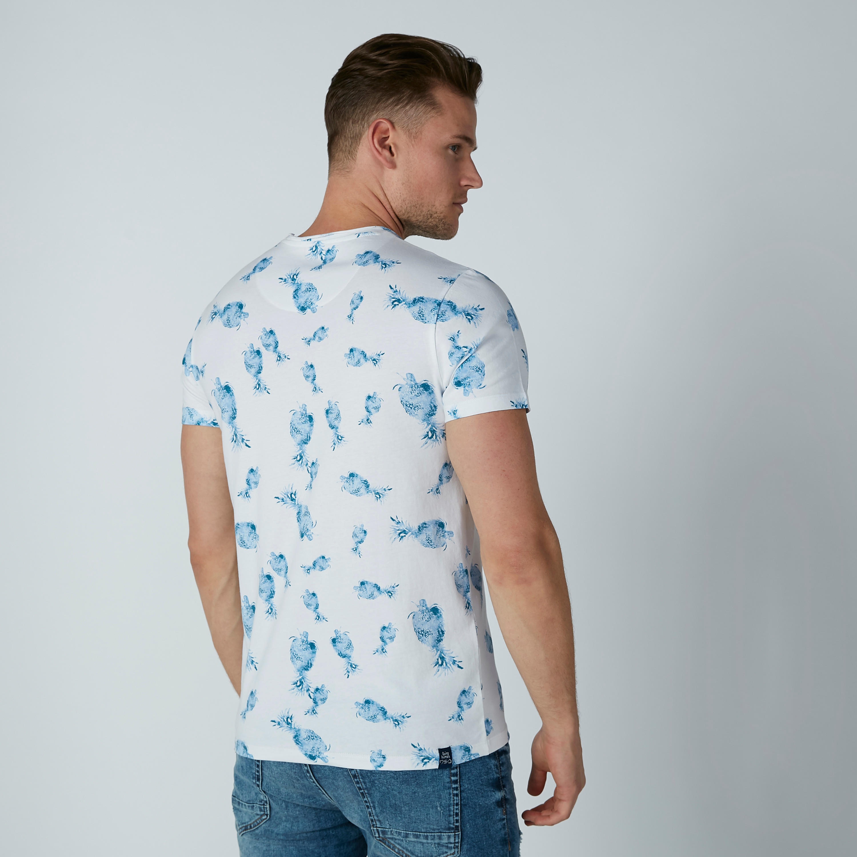 تيشيرت بأكمام قصيرة وجيب على الصدر وطبعات بيينج هيومان-men-clothing-tshirtsandpolos-tshirts-image-4