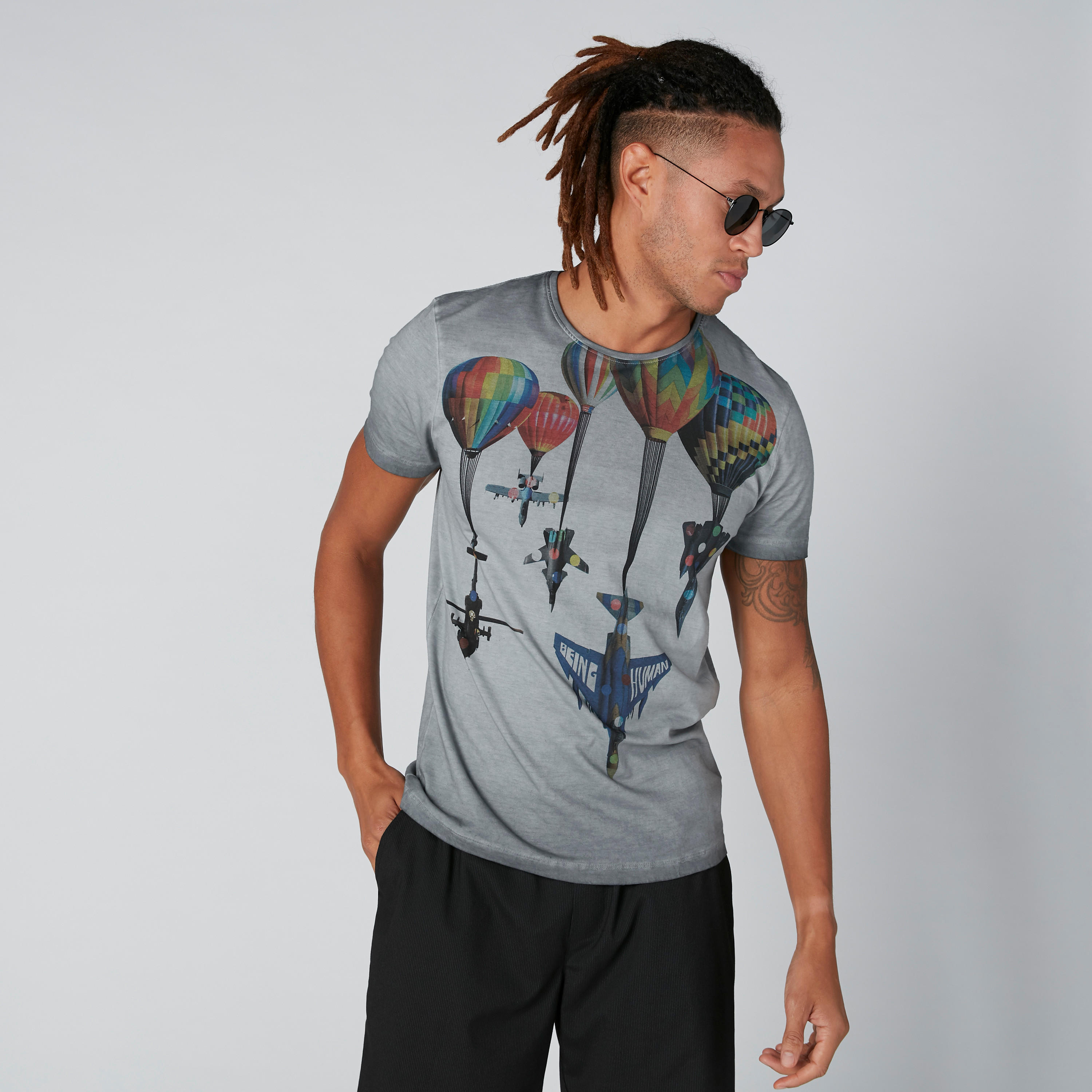 تيشيرت بياقة مستديرة وأكمام قصيرة وطبعات بيينج هيومان-men-clothing-tshirtsandpolos-tshirts-image-2