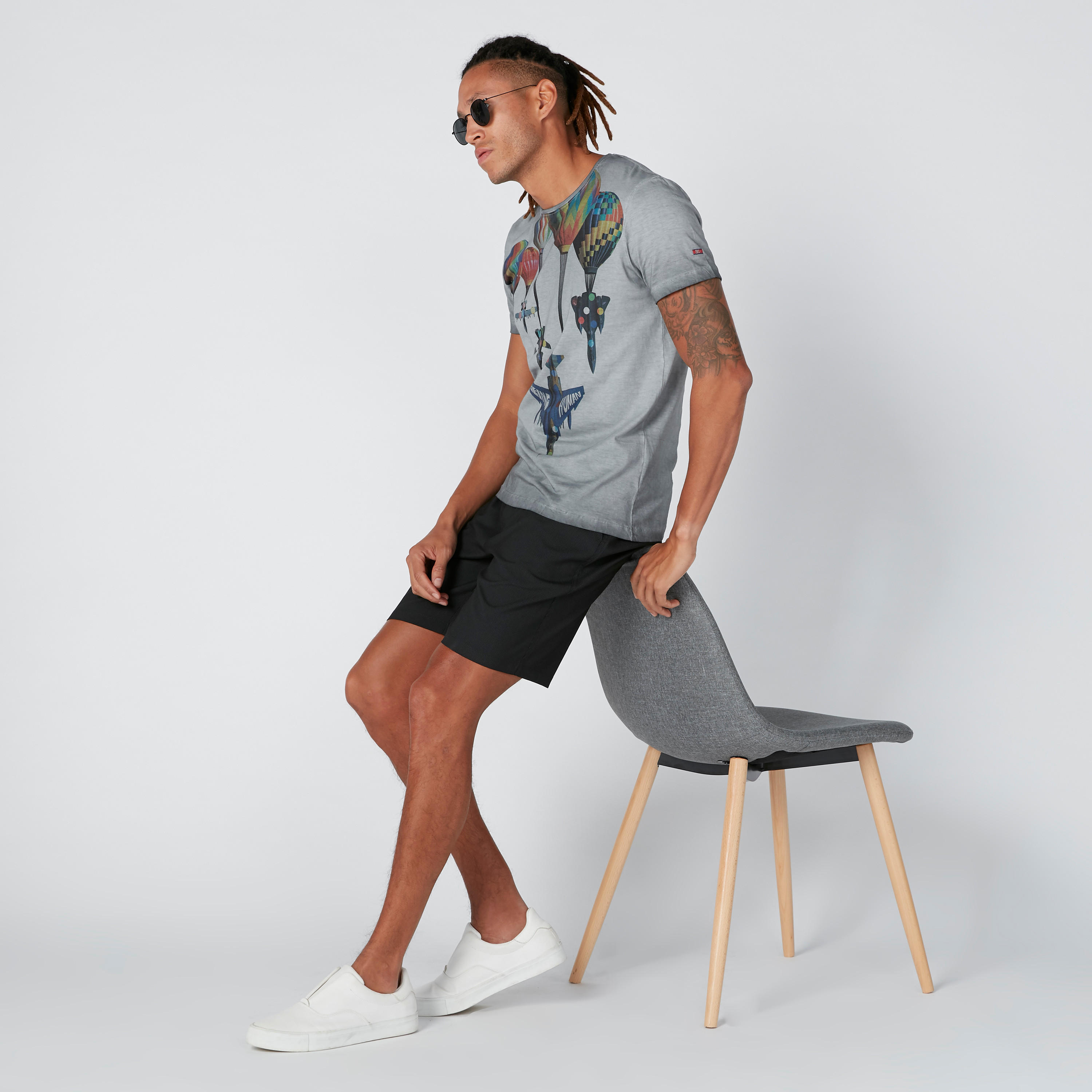 تيشيرت بياقة مستديرة وأكمام قصيرة وطبعات بيينج هيومان-men-clothing-tshirtsandpolos-tshirts-image-4