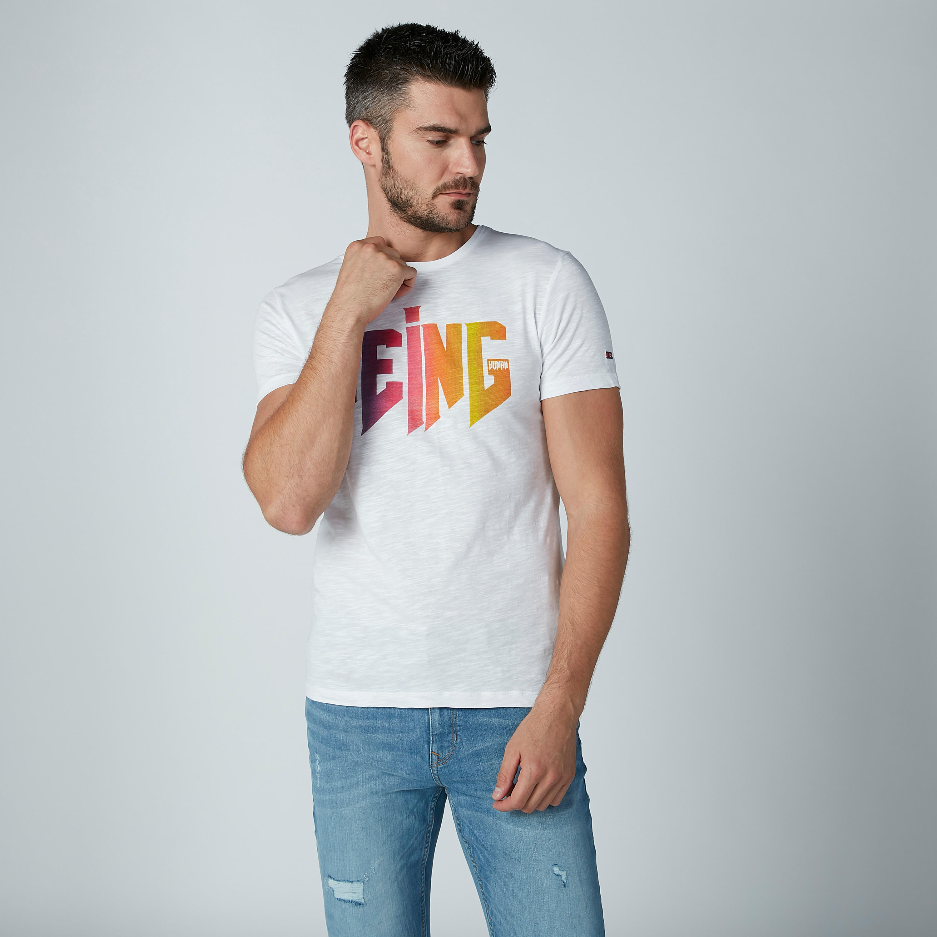 تيشيرت بياقة مستديرة وأكمام قصيرة وطبعات بيينج هيومان-men-clothing-tshirtsandpolos-tshirts-image-2