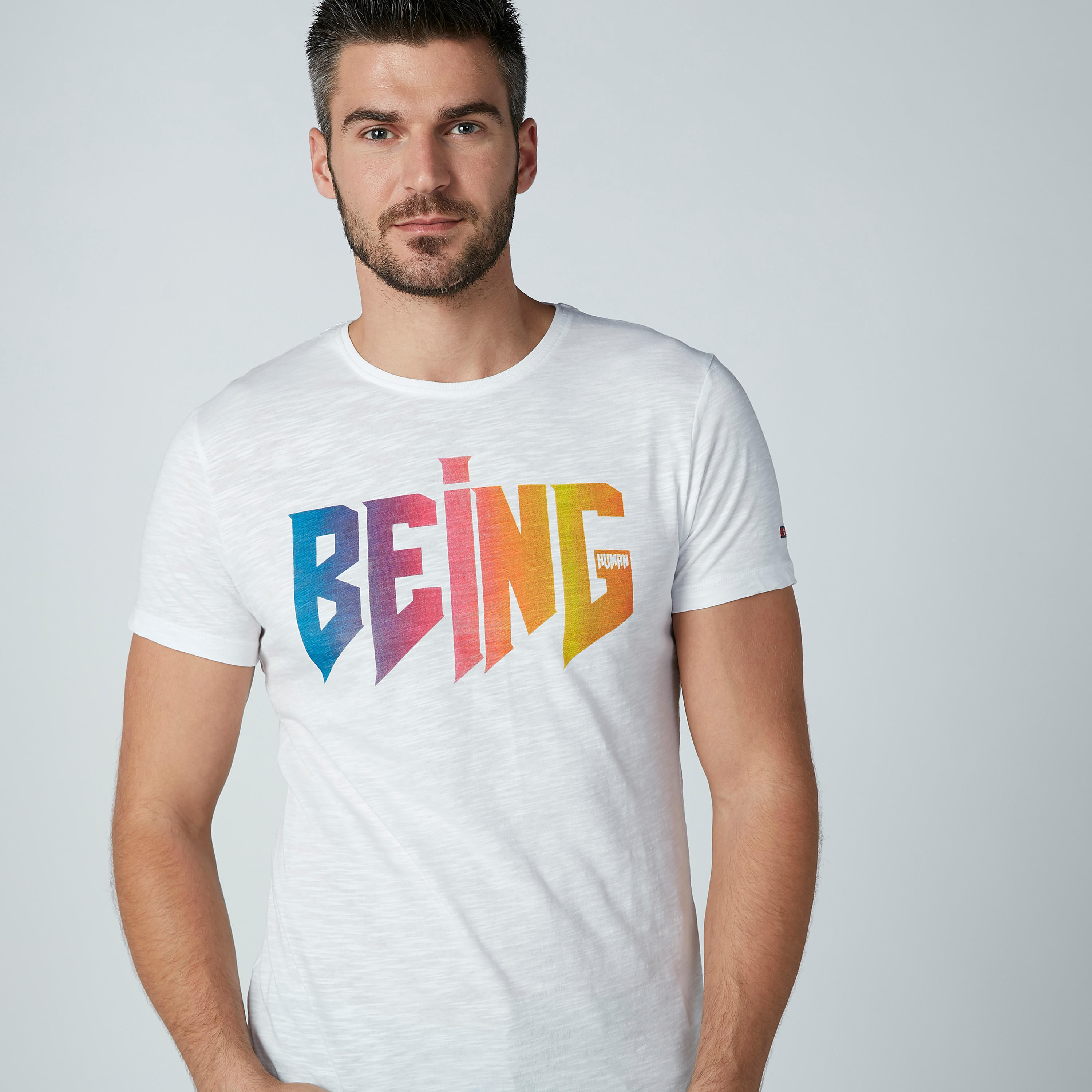 تيشيرت بياقة مستديرة وأكمام قصيرة وطبعات بيينج هيومان-men-clothing-tshirtsandpolos-tshirts-image-3