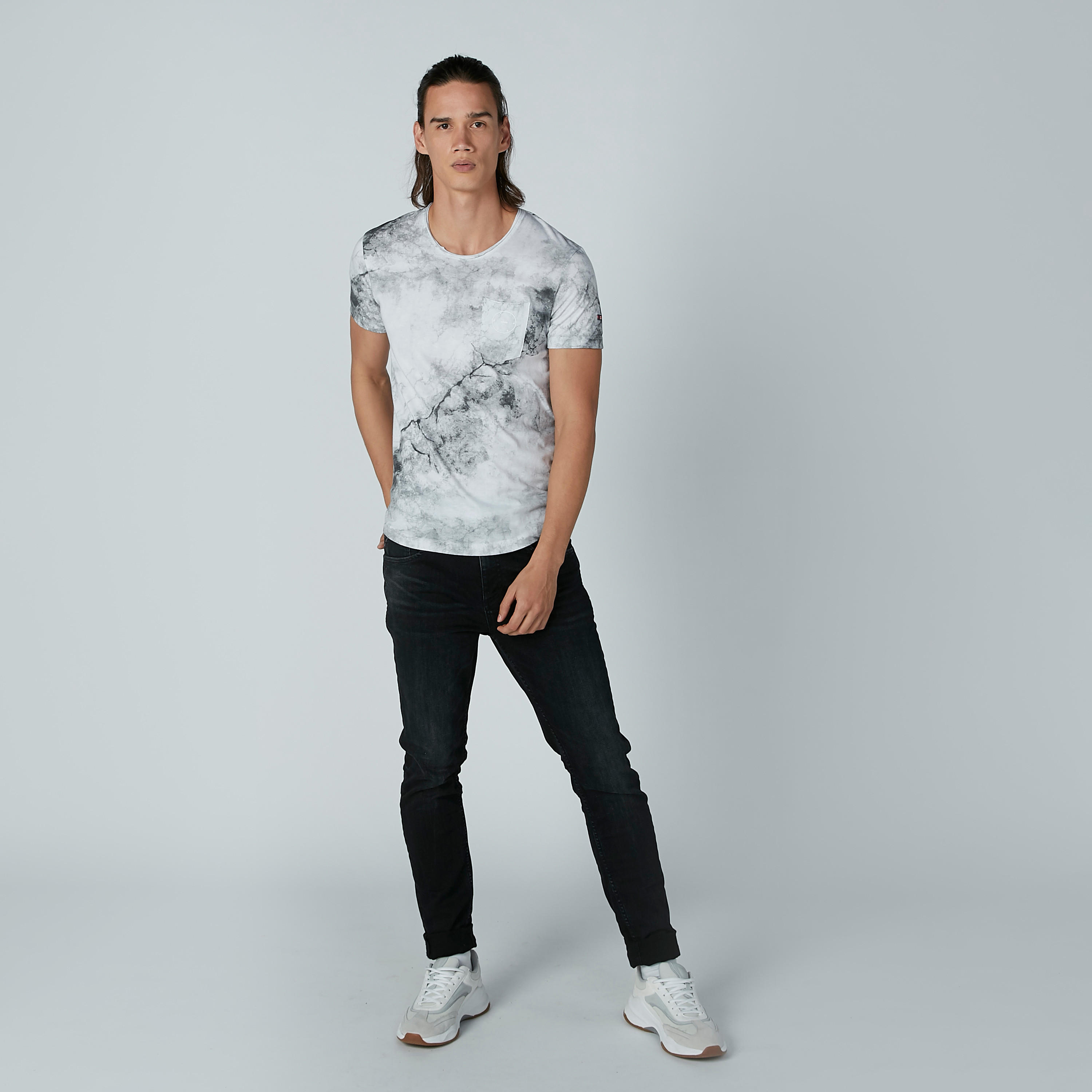 تيشيرت بياقة مستديرة وأكمام قصيرة وطبعات بيينج هيومان-men-clothing-tshirtsandpolos-tshirts-image-2