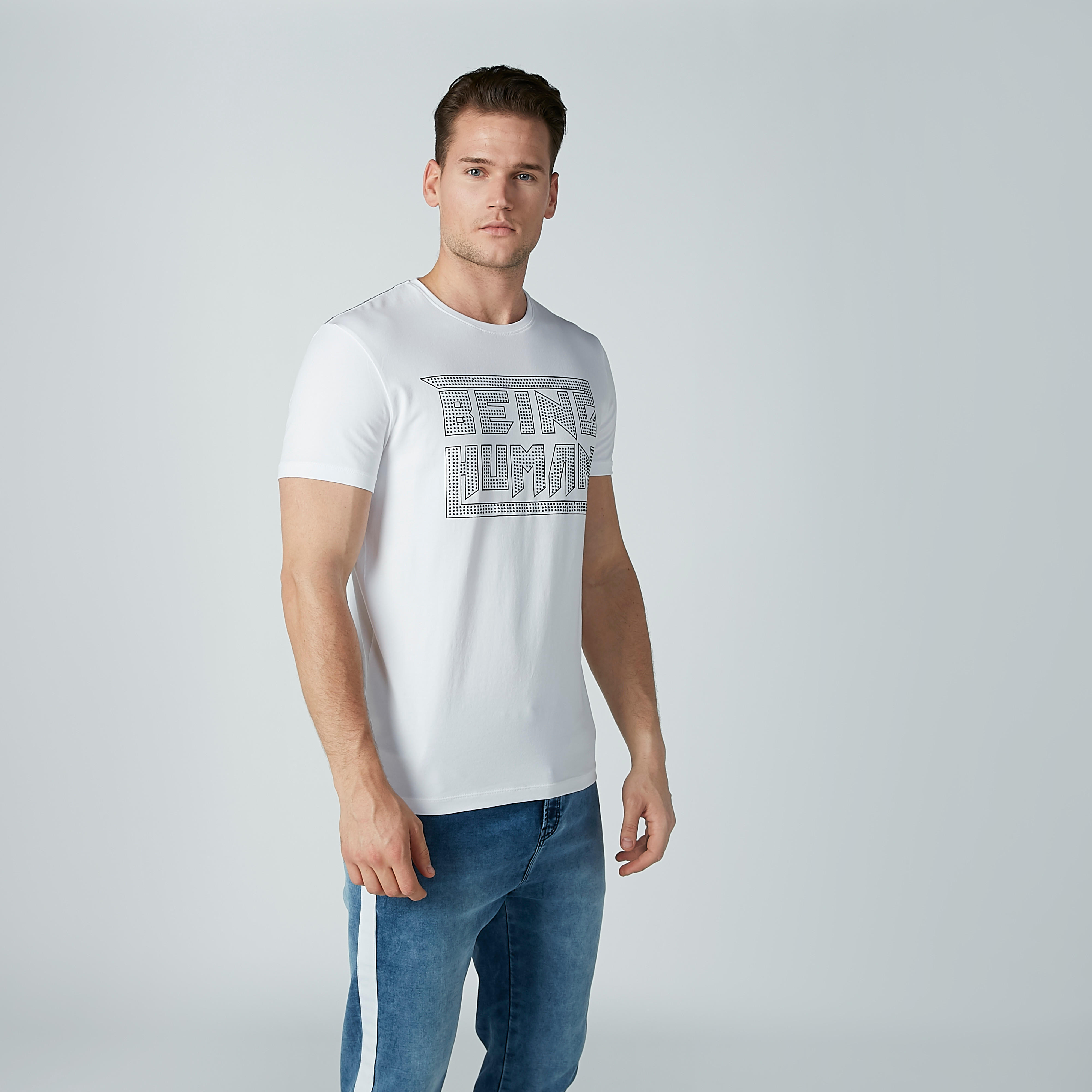تيشيرت بياقة مستديرة وأكمام قصيرة وطبعات بيينج هيومان-men-clothing-tshirtsandpolos-tshirts-image-1