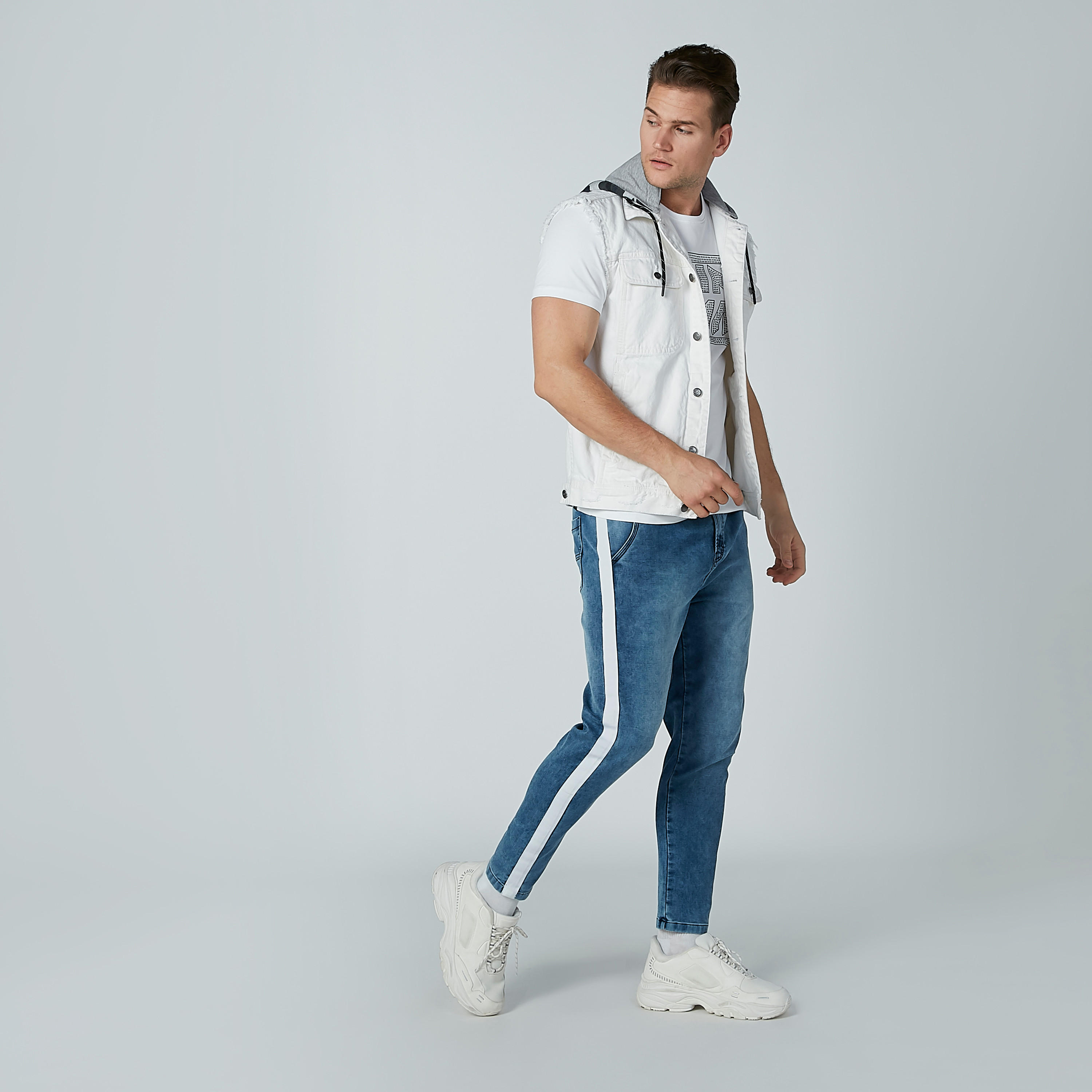 تيشيرت بياقة مستديرة وأكمام قصيرة وطبعات بيينج هيومان-men-clothing-tshirtsandpolos-tshirts-image-3