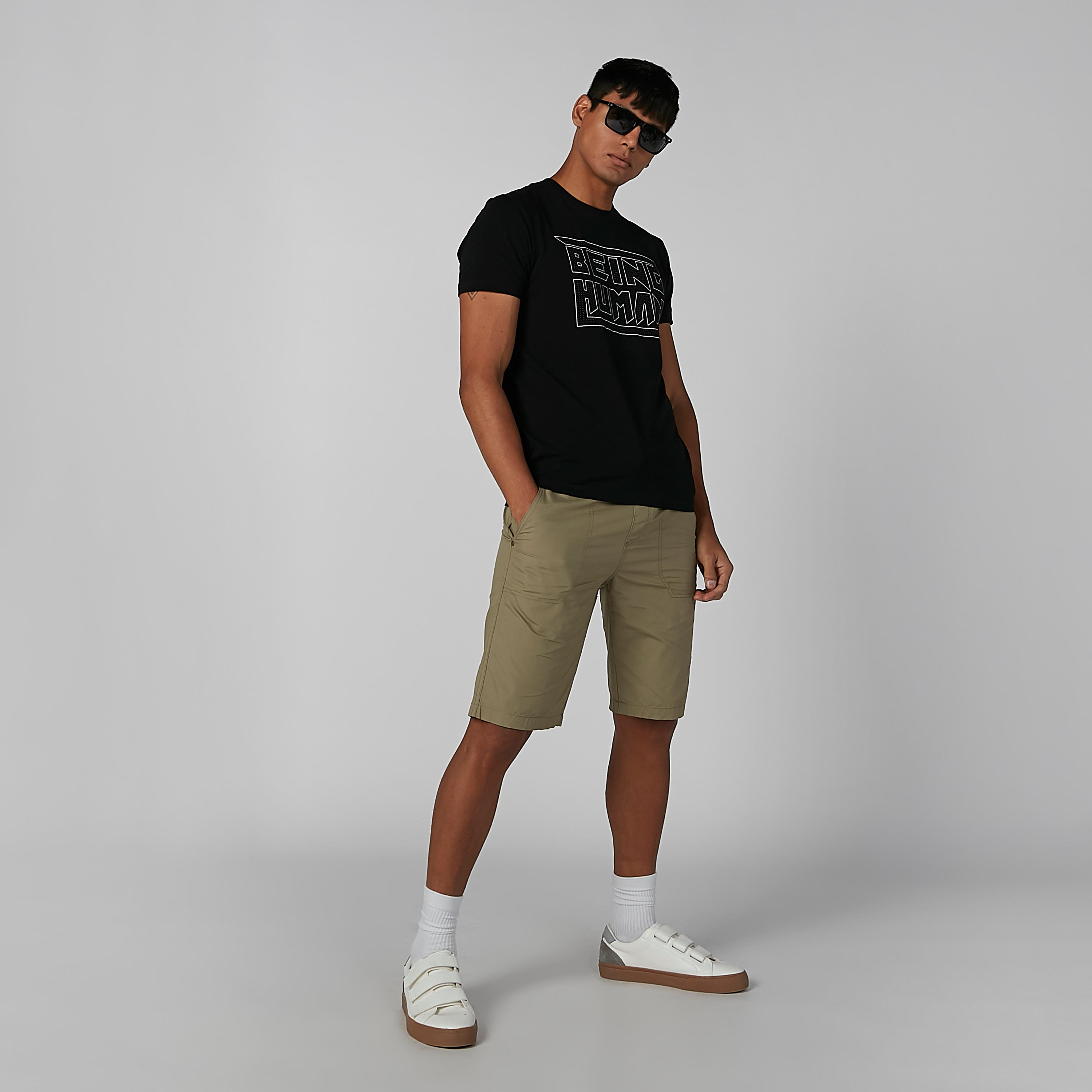تيشيرت بياقة مستديرة وأكمام قصيرة وطبعات بيينج هيومان-men-clothing-tshirtsandpolos-tshirts-image-2