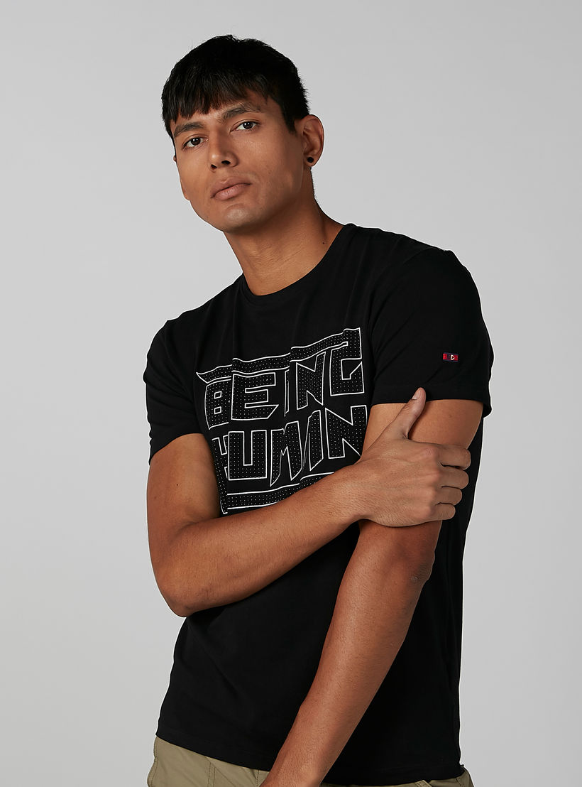 تيشيرت بياقة مستديرة وأكمام قصيرة وطبعات بيينج هيومان-men-clothing-tshirtsandpolos-tshirts-image-3