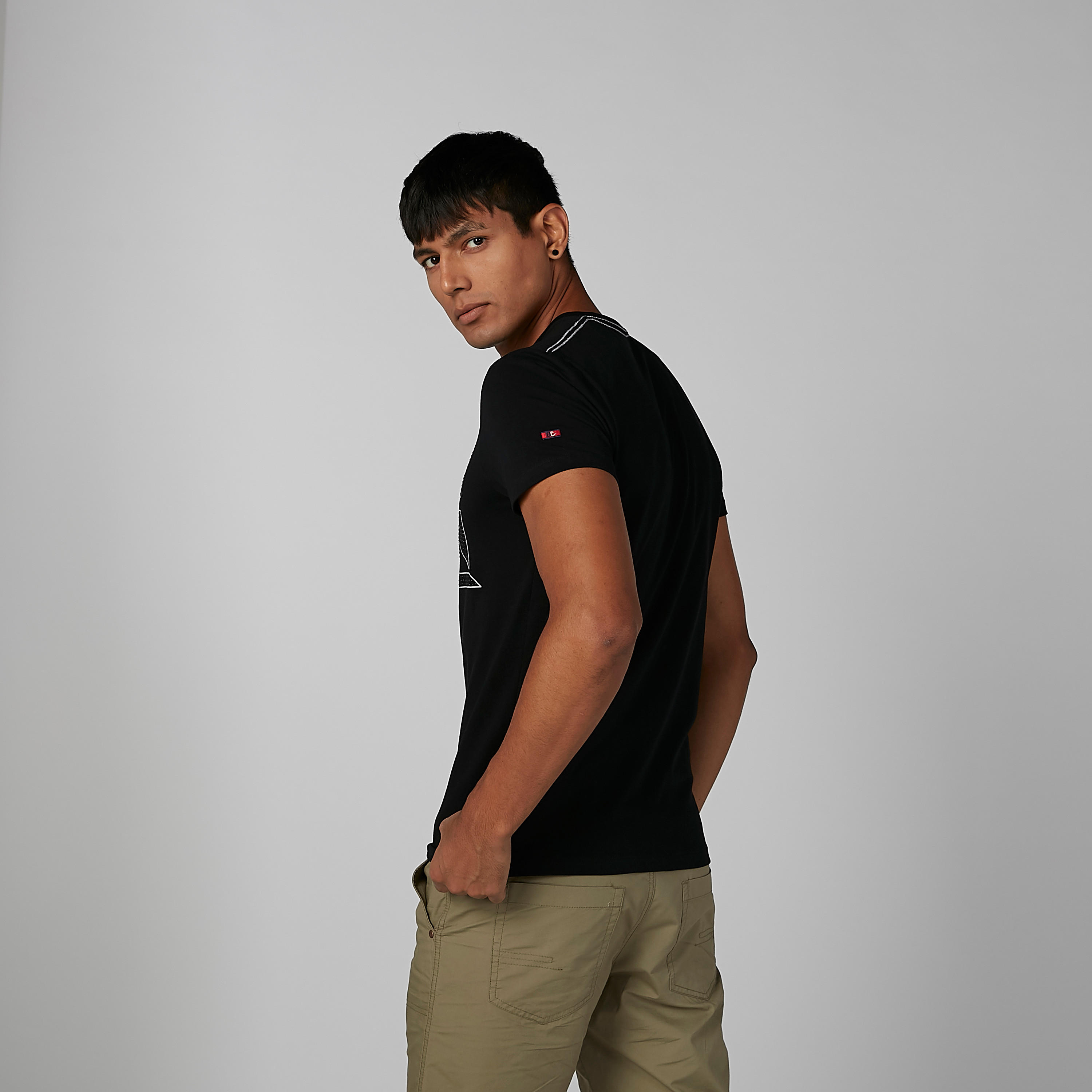 تيشيرت بياقة مستديرة وأكمام قصيرة وطبعات بيينج هيومان-men-clothing-tshirtsandpolos-tshirts-image-4