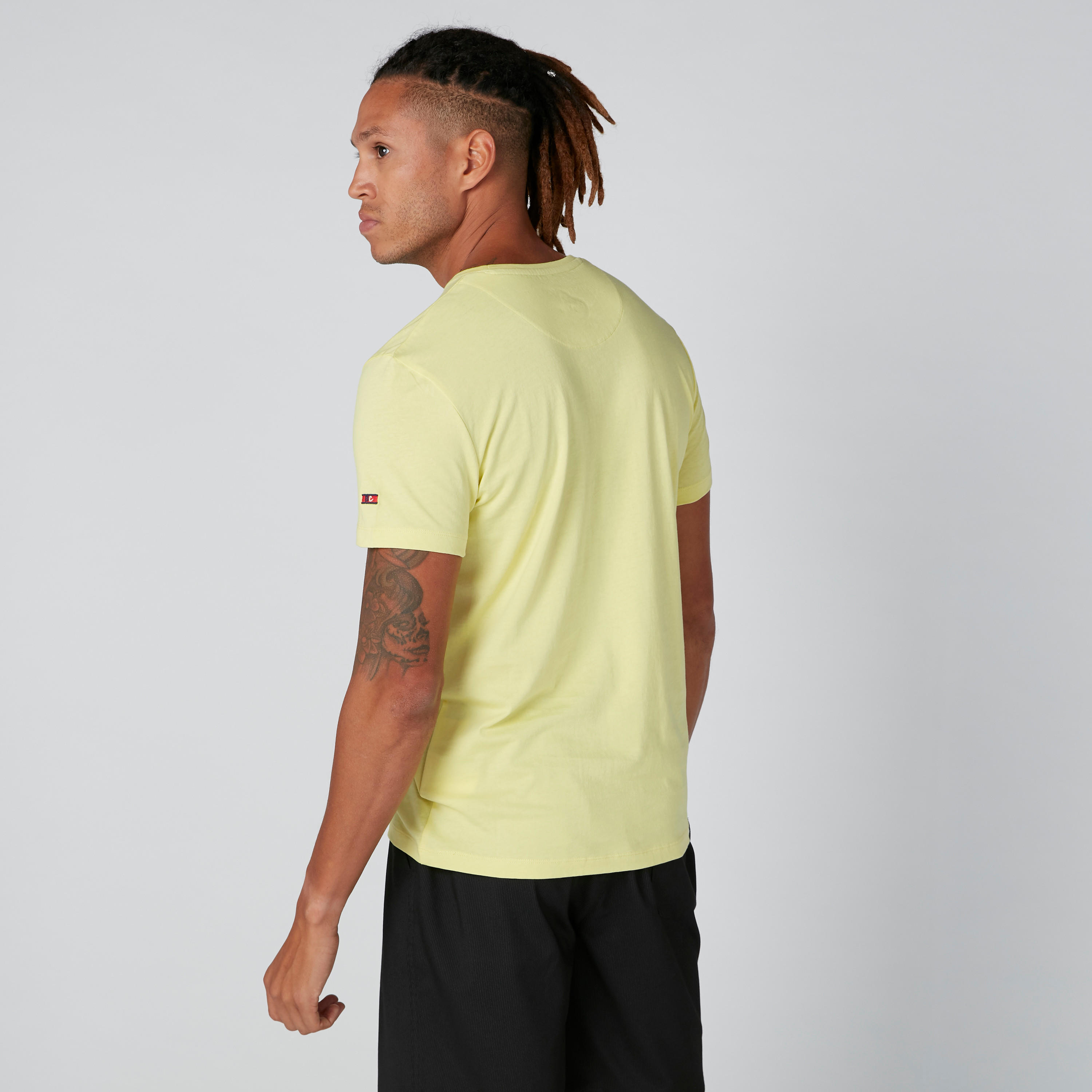 تيشيرت بياقة مستديرة وأكمام قصيرة وطبعات بيينج هيومان-men-clothing-tshirtsandpolos-tshirts-image-2