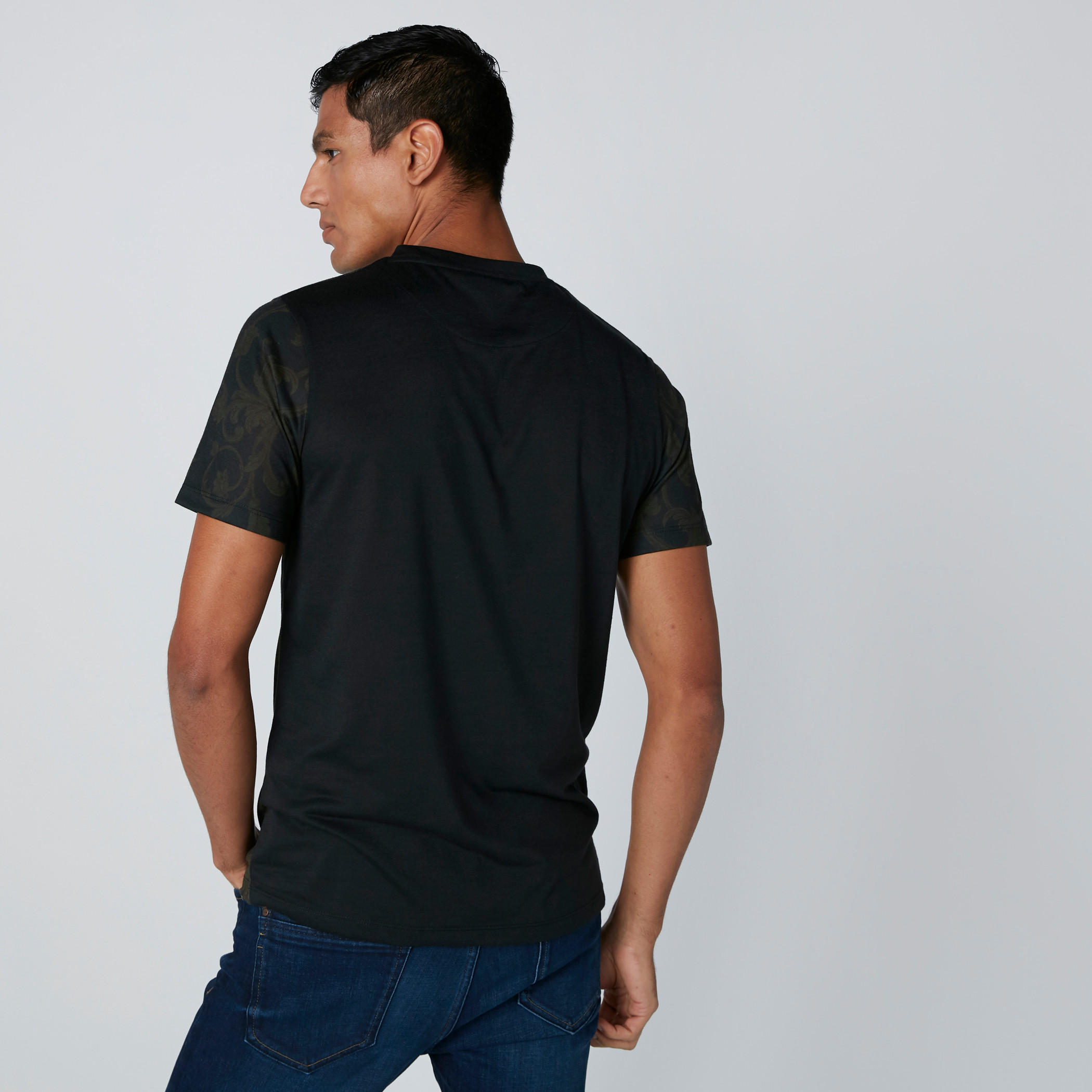 تيشيرت بطبعات سوبرمان من بيينج هيومان-men-clothing-tshirtsandpolos-tshirts-image-3