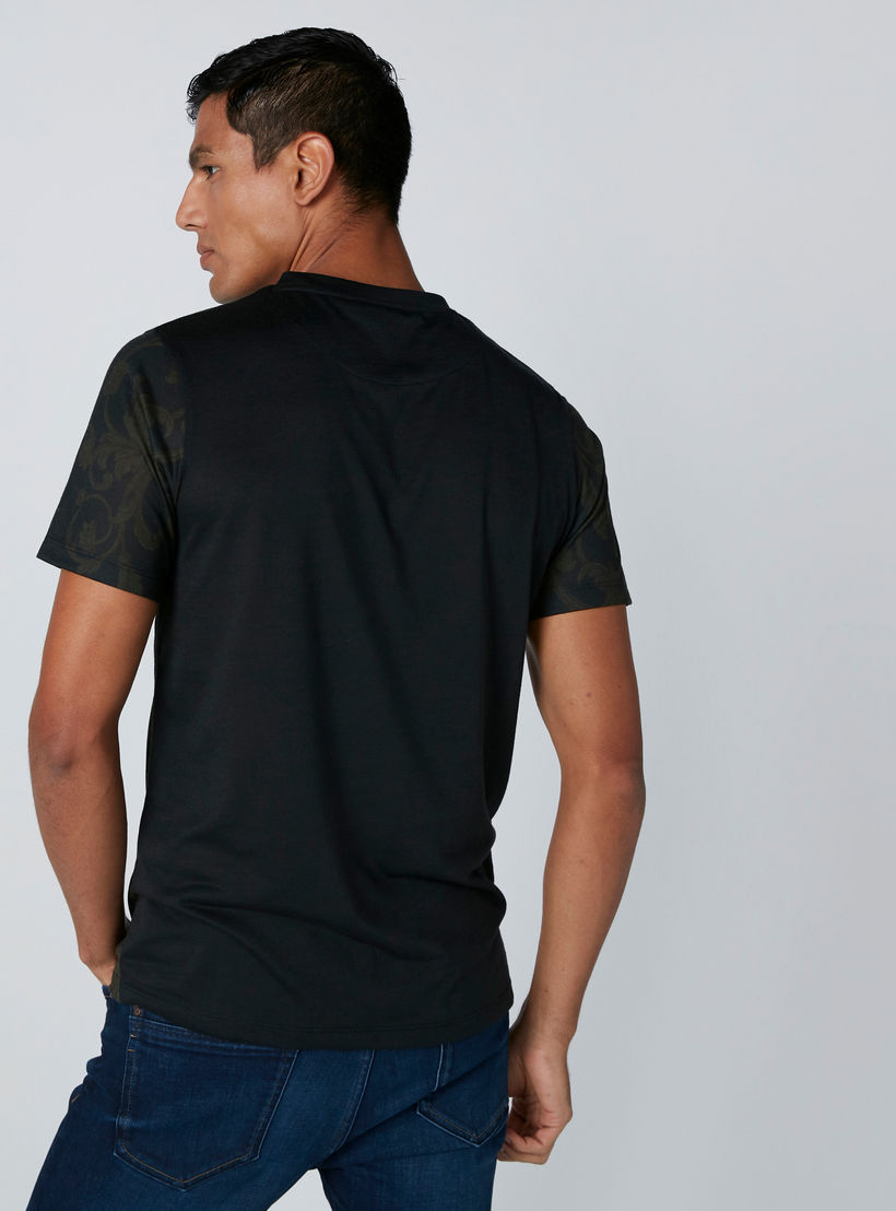تيشيرت بطبعات سوبرمان من بيينج هيومان-men-clothing-tshirtsandpolos-tshirts-image-3