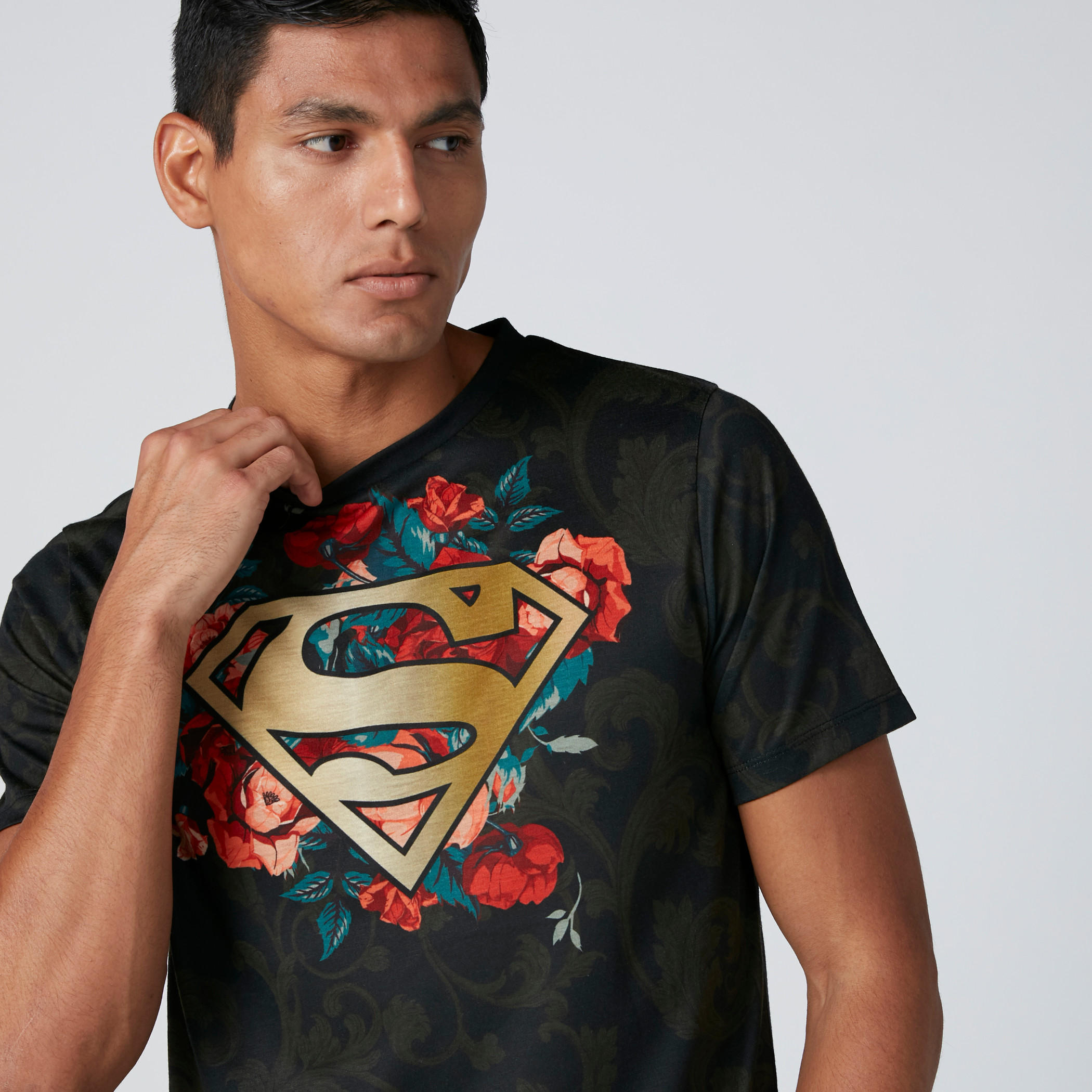 تيشيرت بطبعات سوبرمان من بيينج هيومان-men-clothing-tshirtsandpolos-tshirts-image-1