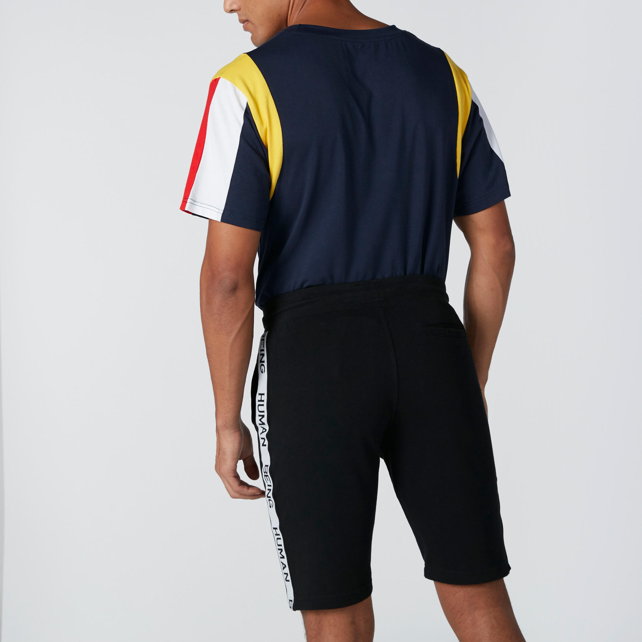 شورت بخصر متوسط الارتفاع بيينج هيومان-men-clothing-bottoms-shorts-image-3
