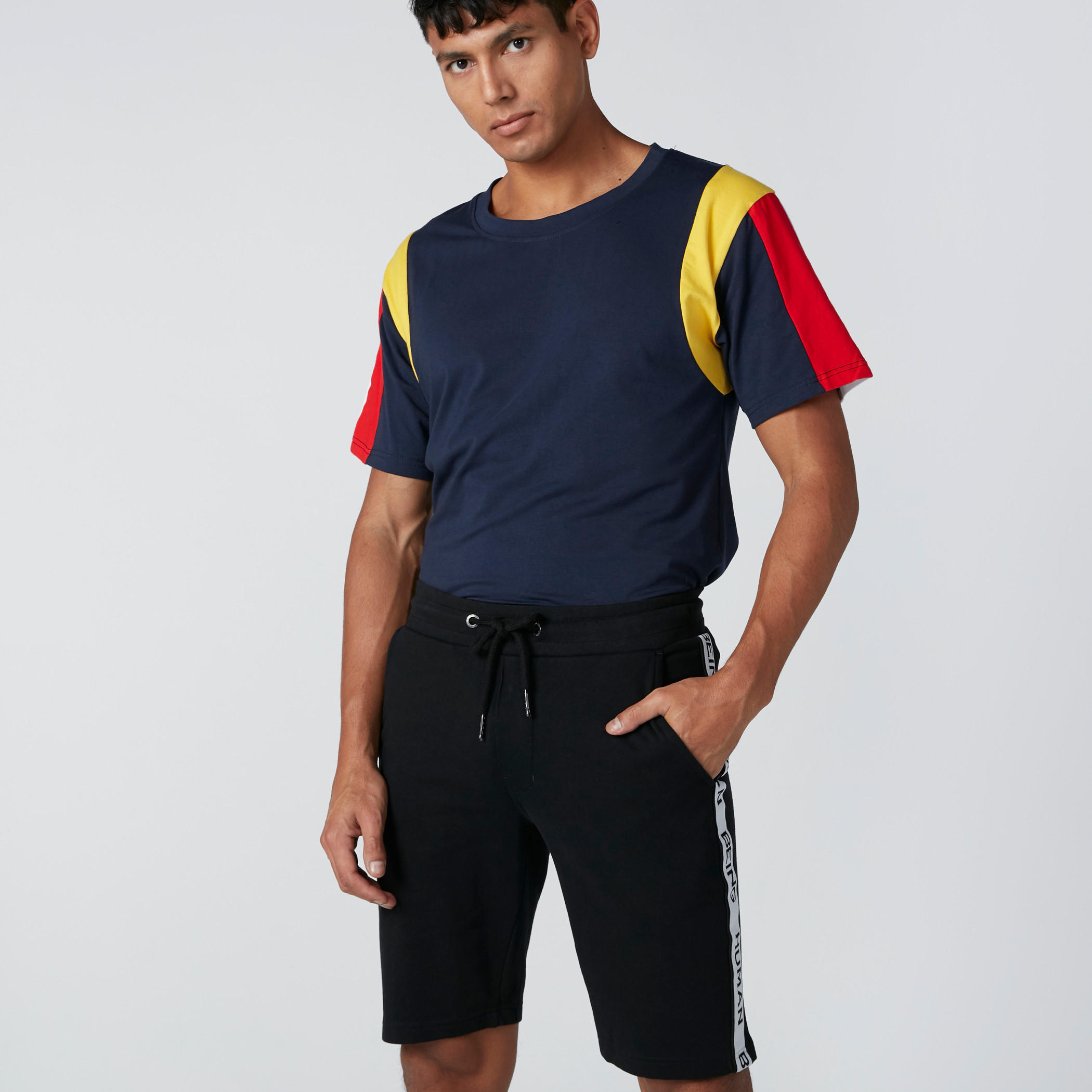 شورت بخصر متوسط الارتفاع بيينج هيومان-men-clothing-bottoms-shorts-image-1