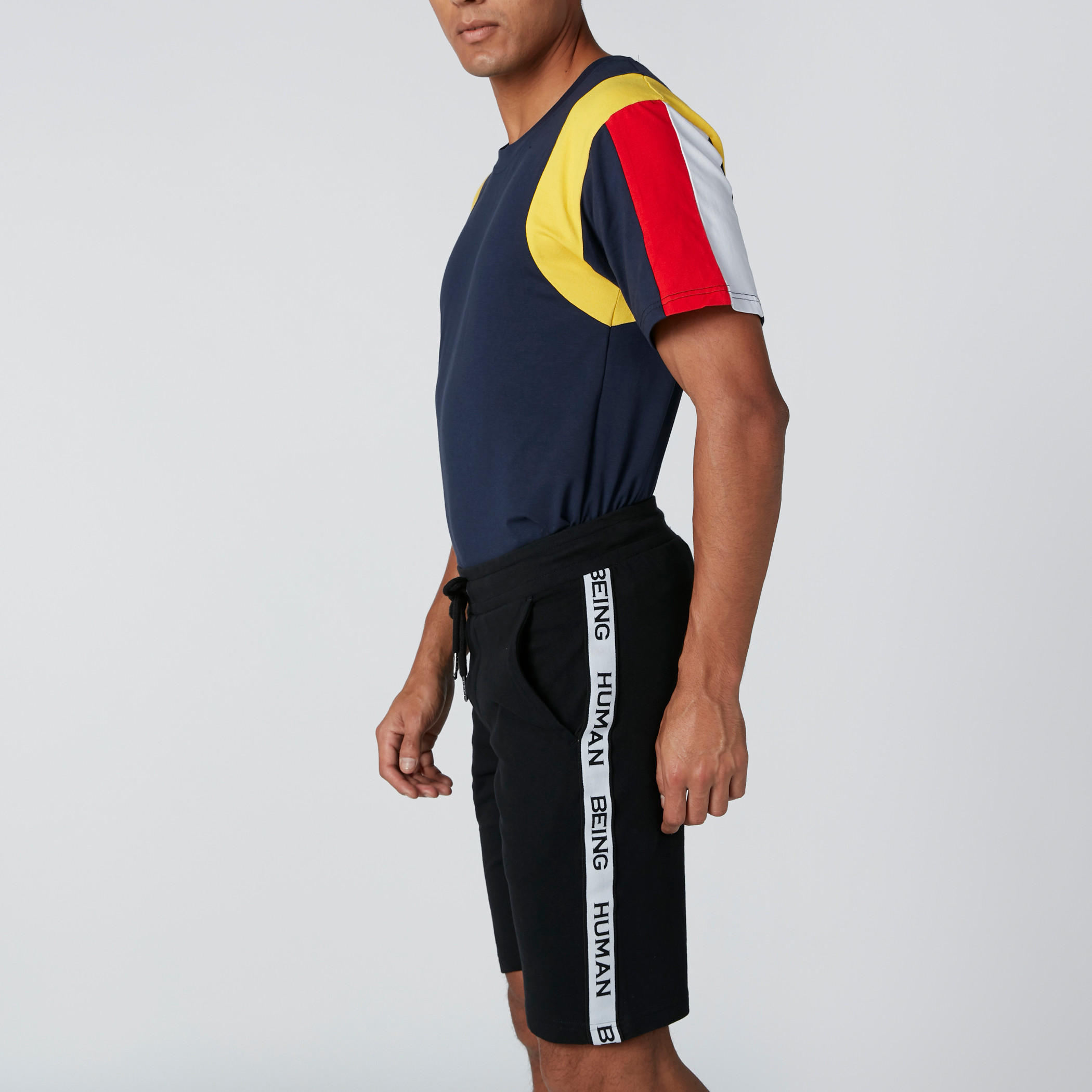 شورت بخصر متوسط الارتفاع بيينج هيومان-men-clothing-bottoms-shorts-image-4