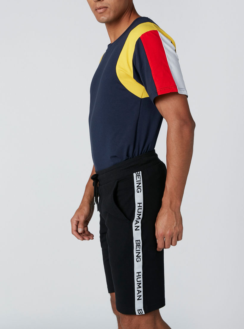 شورت بخصر متوسط الارتفاع بيينج هيومان-men-clothing-bottoms-shorts-image-4