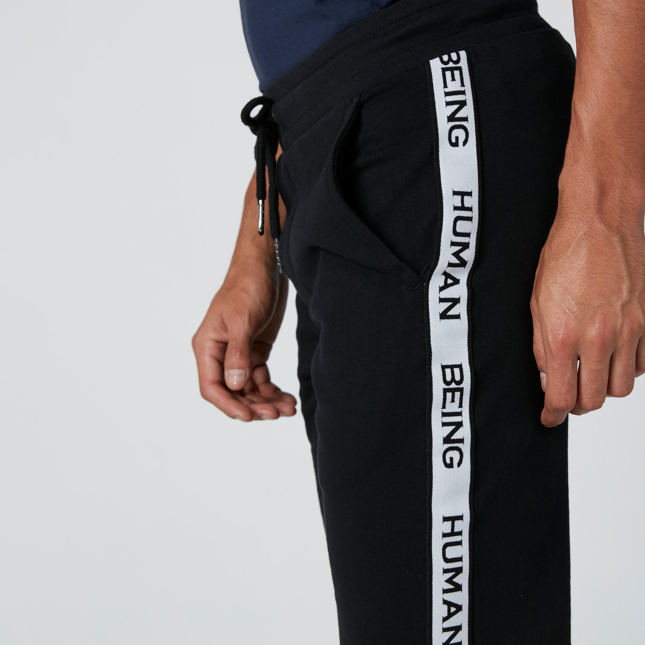 شورت بخصر متوسط الارتفاع بيينج هيومان-men-clothing-bottoms-shorts-image-5