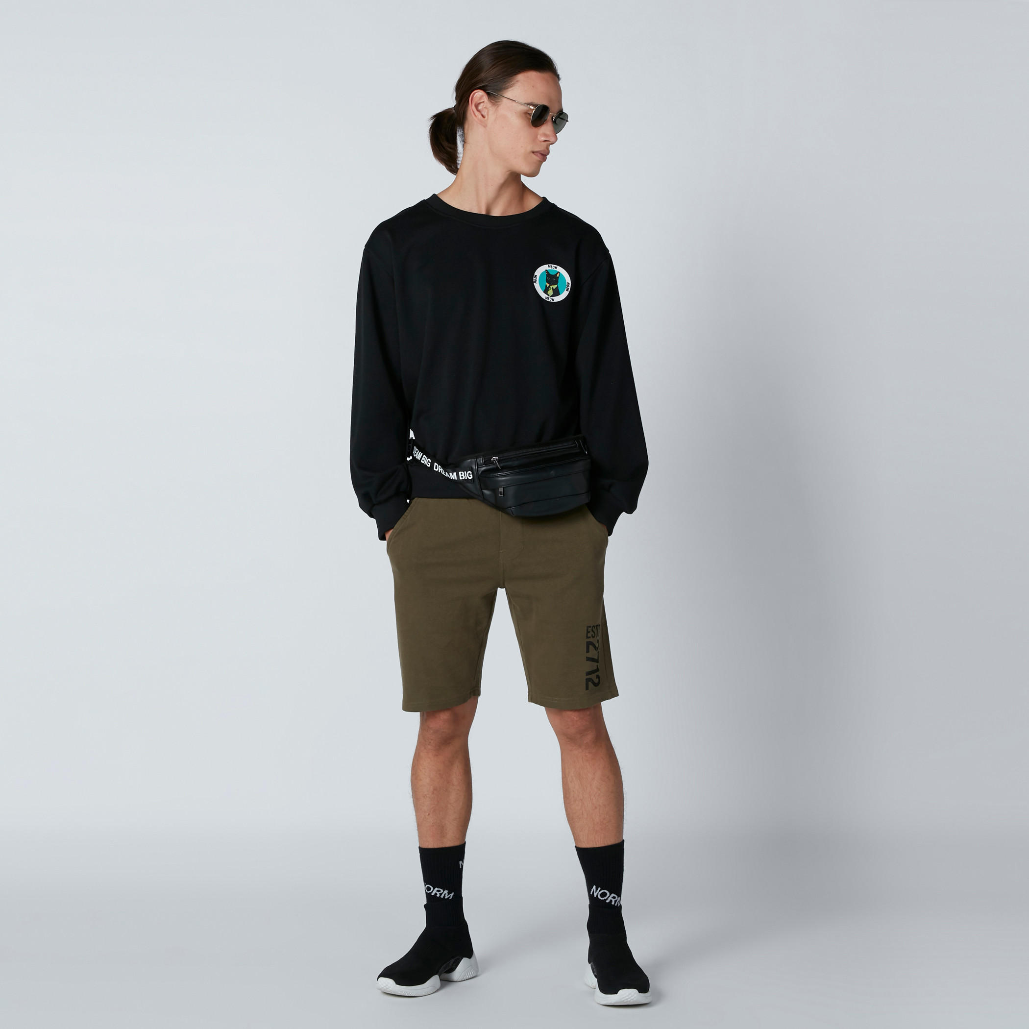 شورت بخصر مطّاطي وجيوب بيينج هيومان-men-clothing-bottoms-shorts-image-1