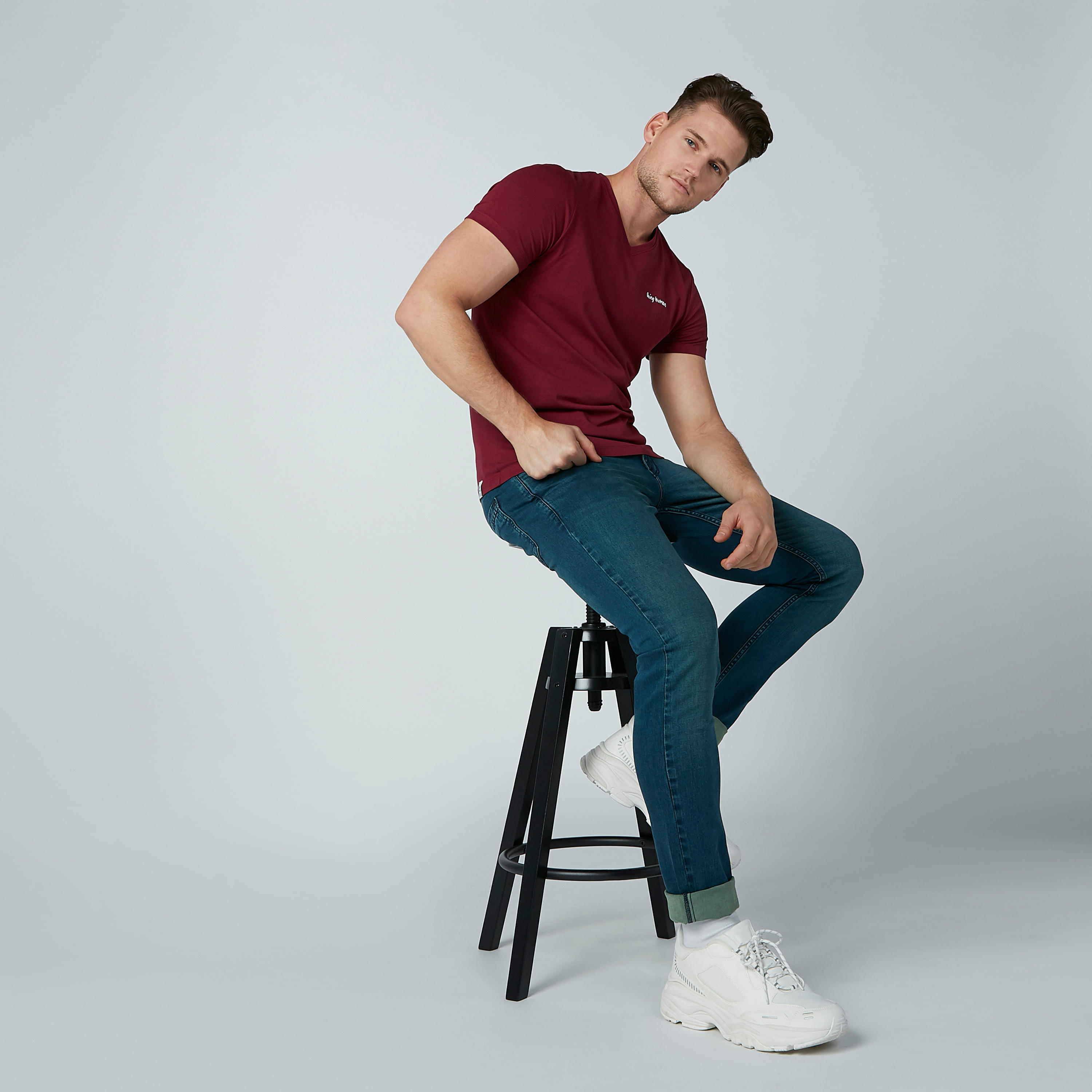 تيشيرت سادة بياقة V وأكمام قصيرة من بيينج هيومان-men-clothing-tshirtsandpolos-tshirts-image-2