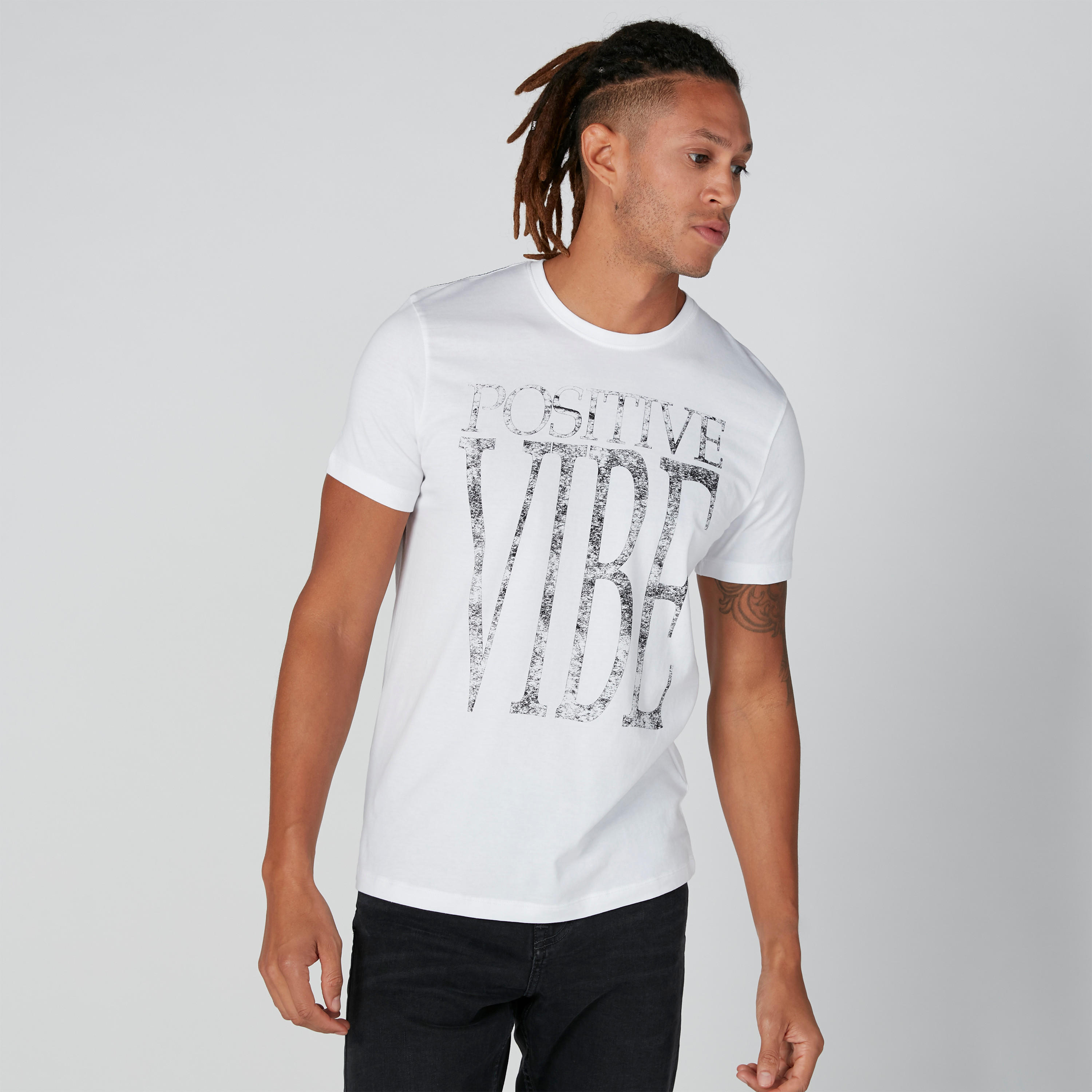 تيشيرت بياقة مستديرة وطبعات بيينج هيومان-men-clothing-tshirtsandpolos-tshirts-image-1