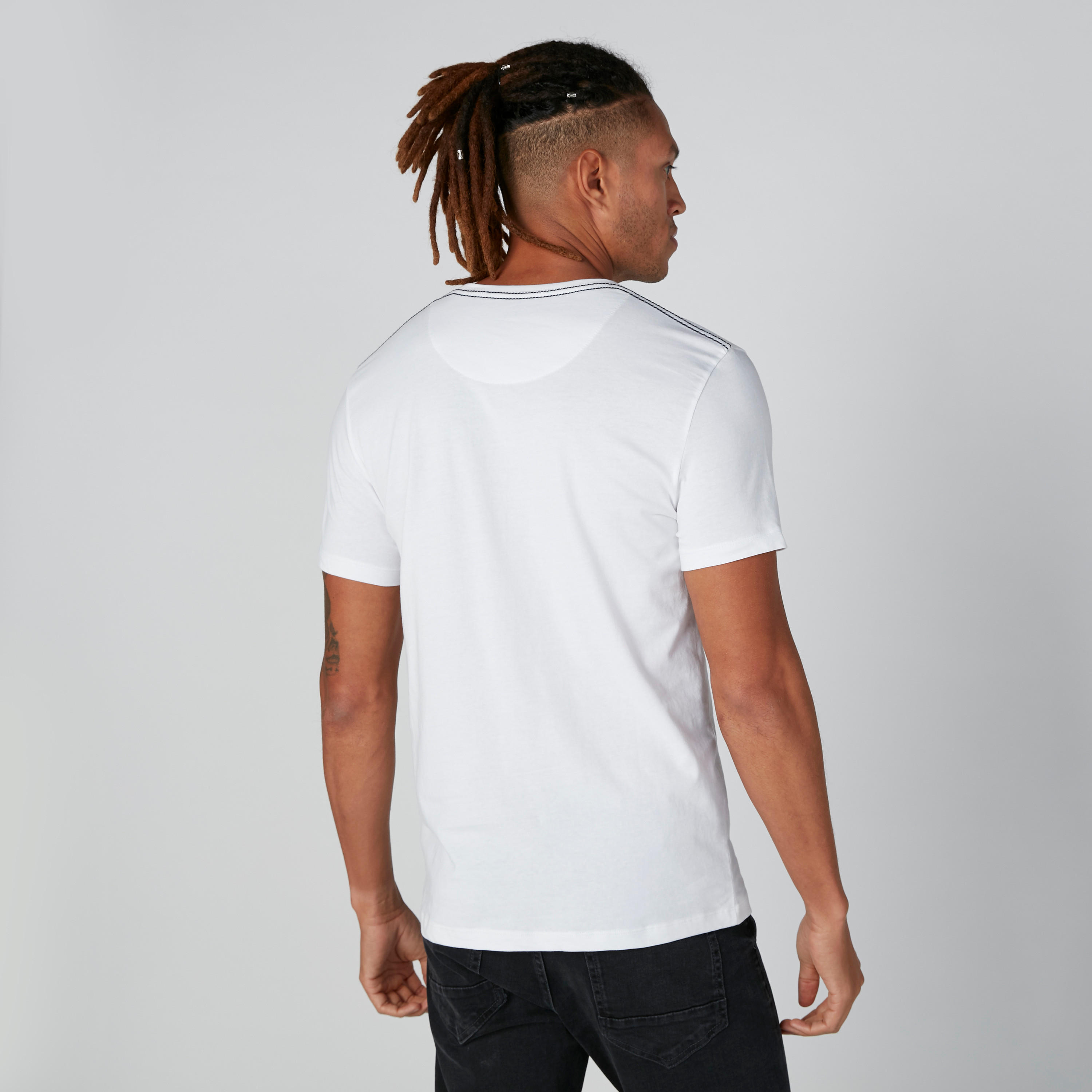تيشيرت بياقة مستديرة وطبعات بيينج هيومان-men-clothing-tshirtsandpolos-tshirts-image-2