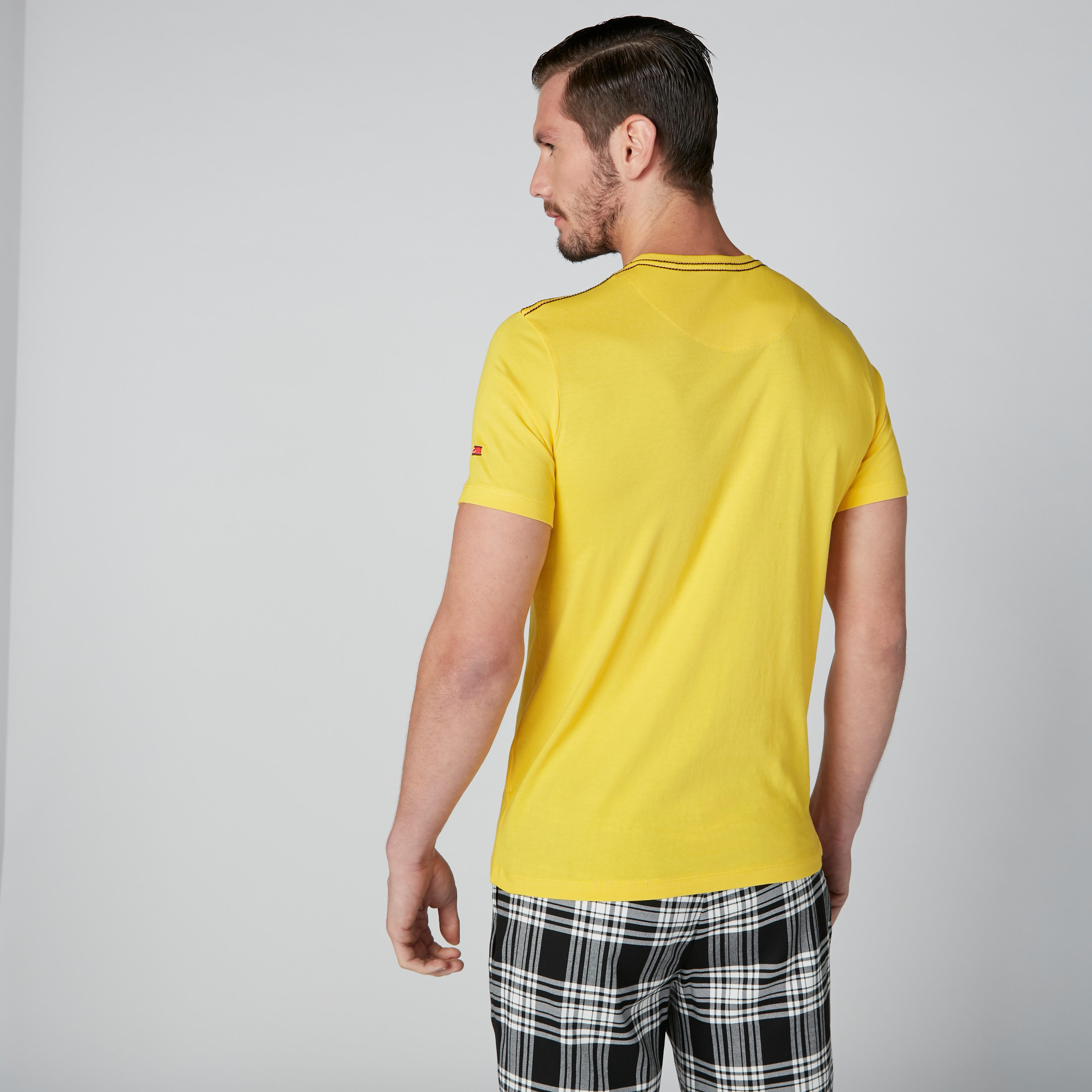 تيشيرت بياقة مستديرة وأكمام قصيرة وطبعات بيينج هيومان-men-clothing-tshirtsandpolos-tshirts-image-2