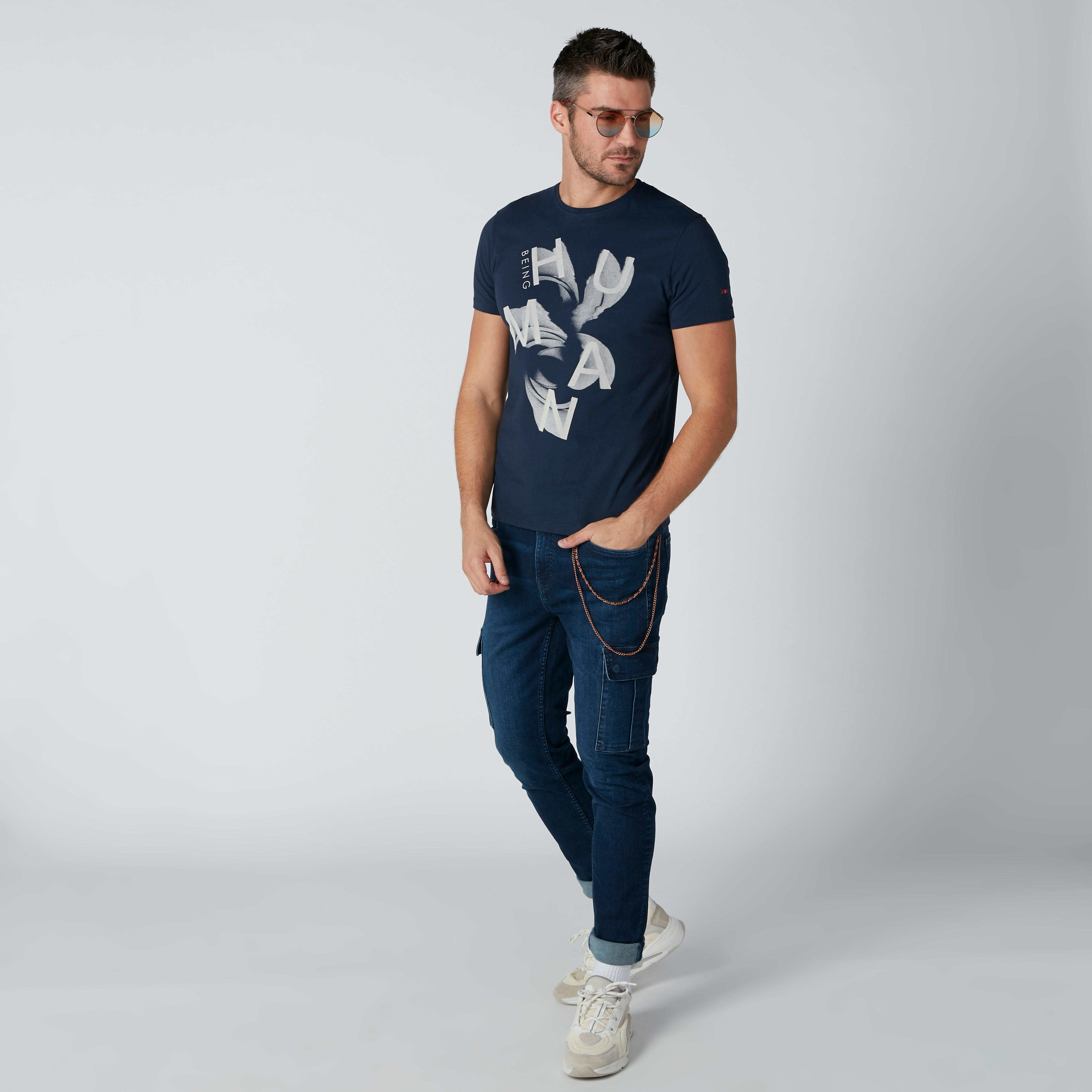 تيشيرت بياقة مستديرة وأكمام قصيرة وطبعات بيينج هيومان-men-clothing-tshirtsandpolos-tshirts-image-1