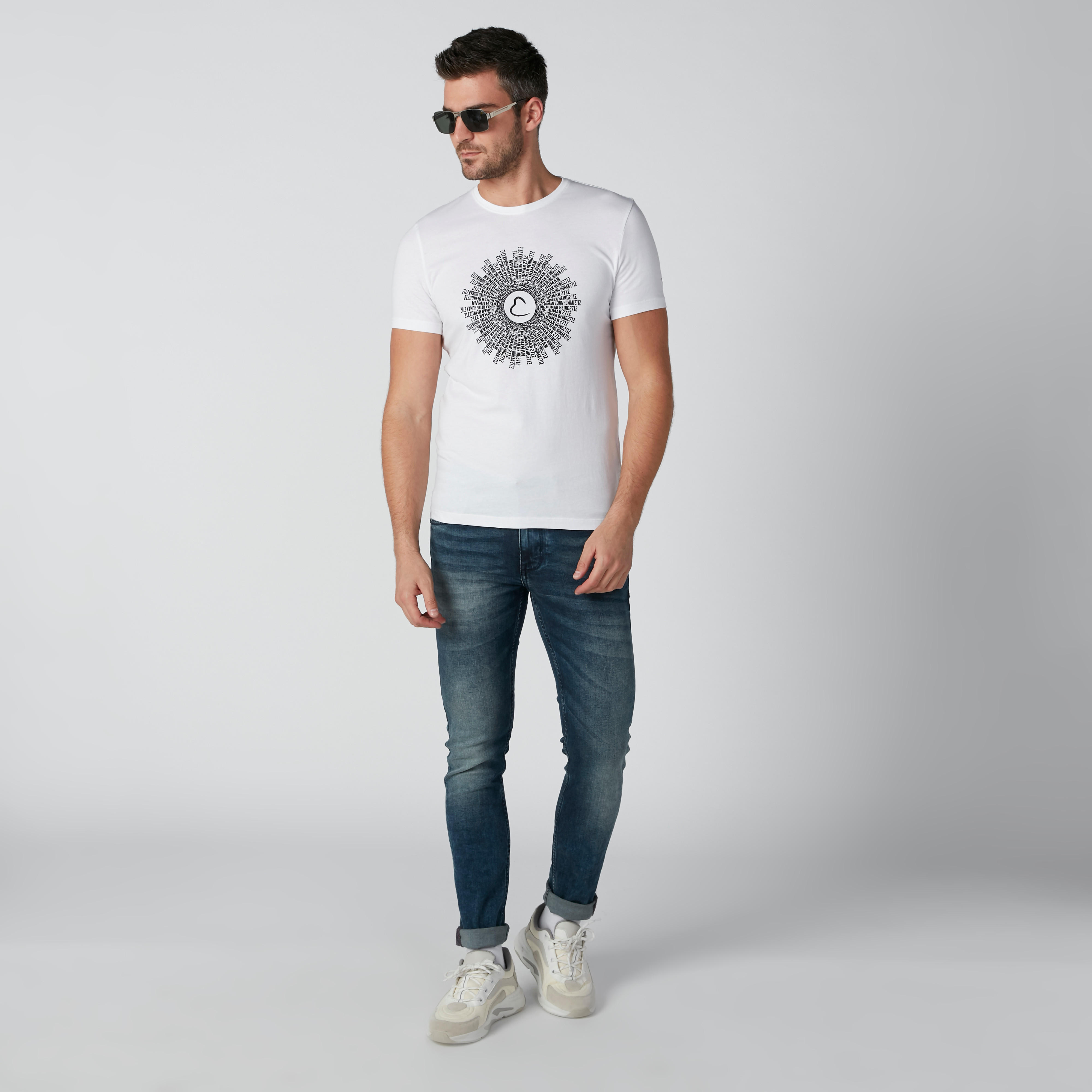 تيشيرت بياقة مستديرة وطبعات بيينج هيومان-men-clothing-tshirtsandpolos-tshirts-image-1