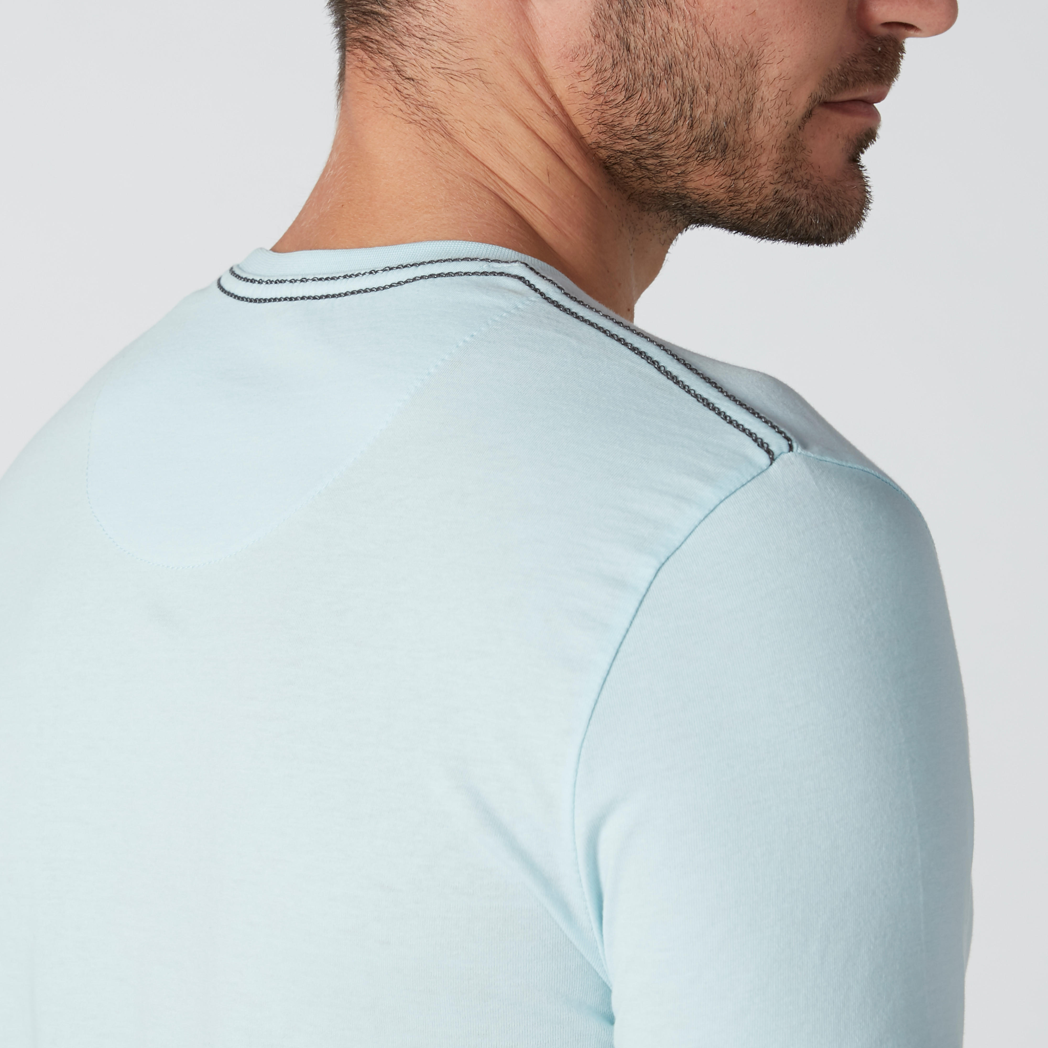 تيشيرت بقصّة عادية وياقة مستديرة وطبعات بيينج هيومان-men-clothing-tshirtsandpolos-tshirts-image-4