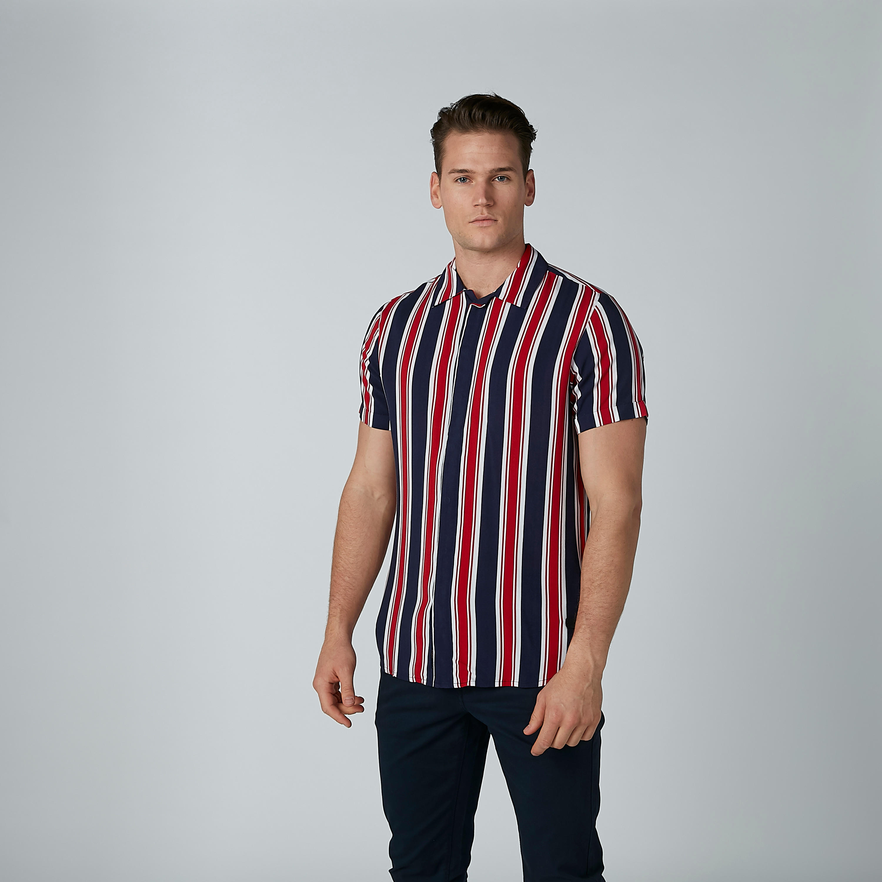 قميص مقلّم بأكمام قصيرة من بيينج هيومان-men-clothing-shirts-image-1