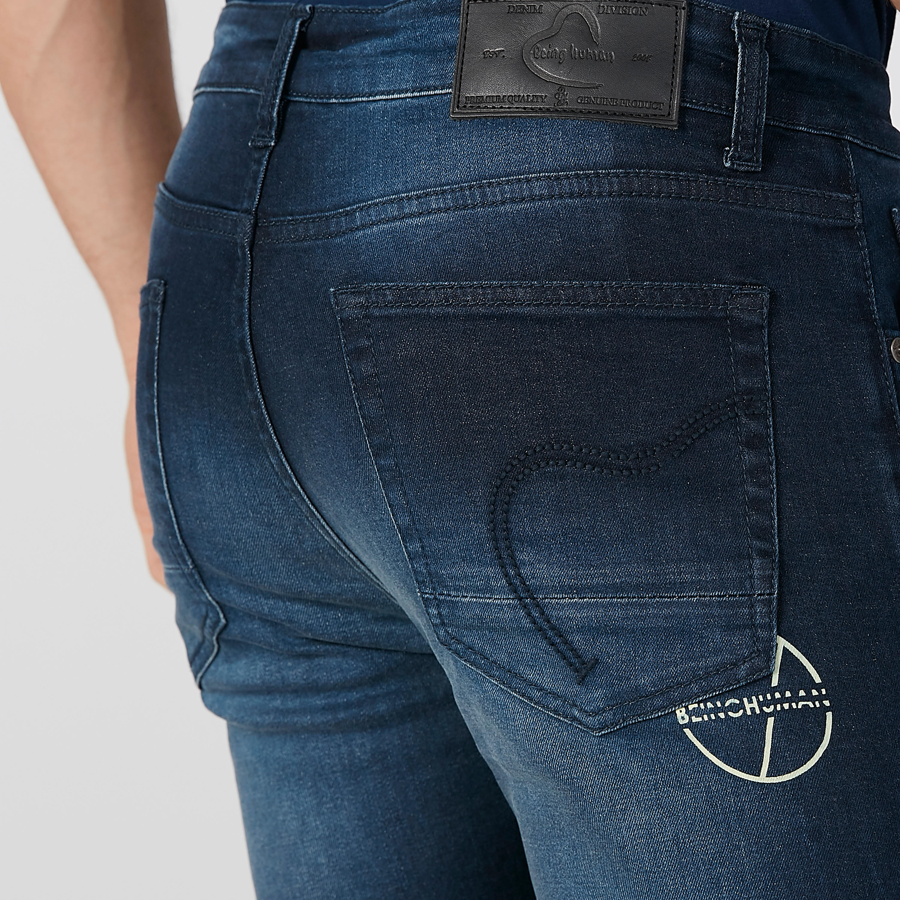 بنطال جينز بجيوب وطبعات الشعار من بيينج هيومان-men-clothing-bottoms-jeans-image-6