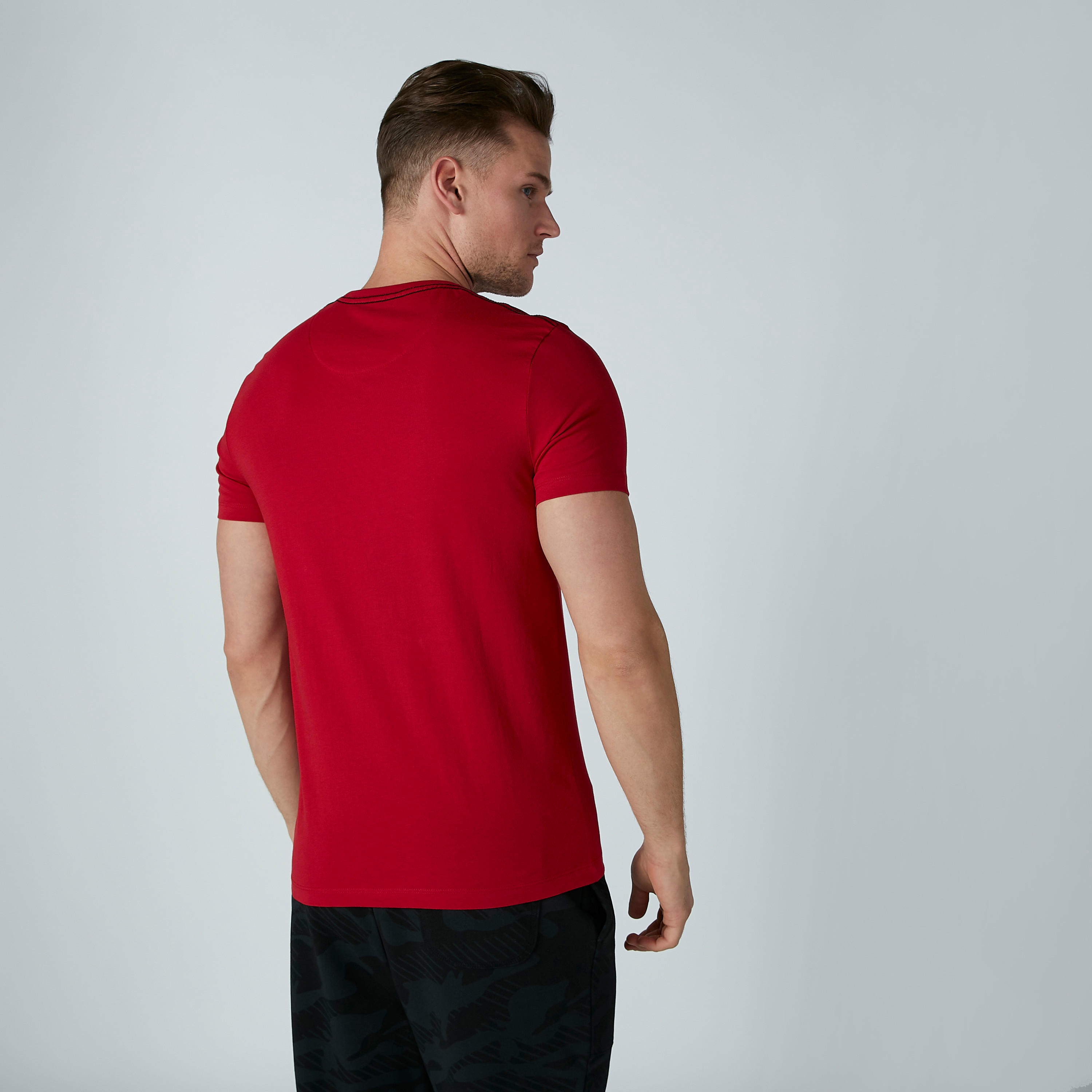 تيشيرت بياقة مستديرة وطبعات بيينج هيومان-men-clothing-tshirtsandpolos-tshirts-image-4