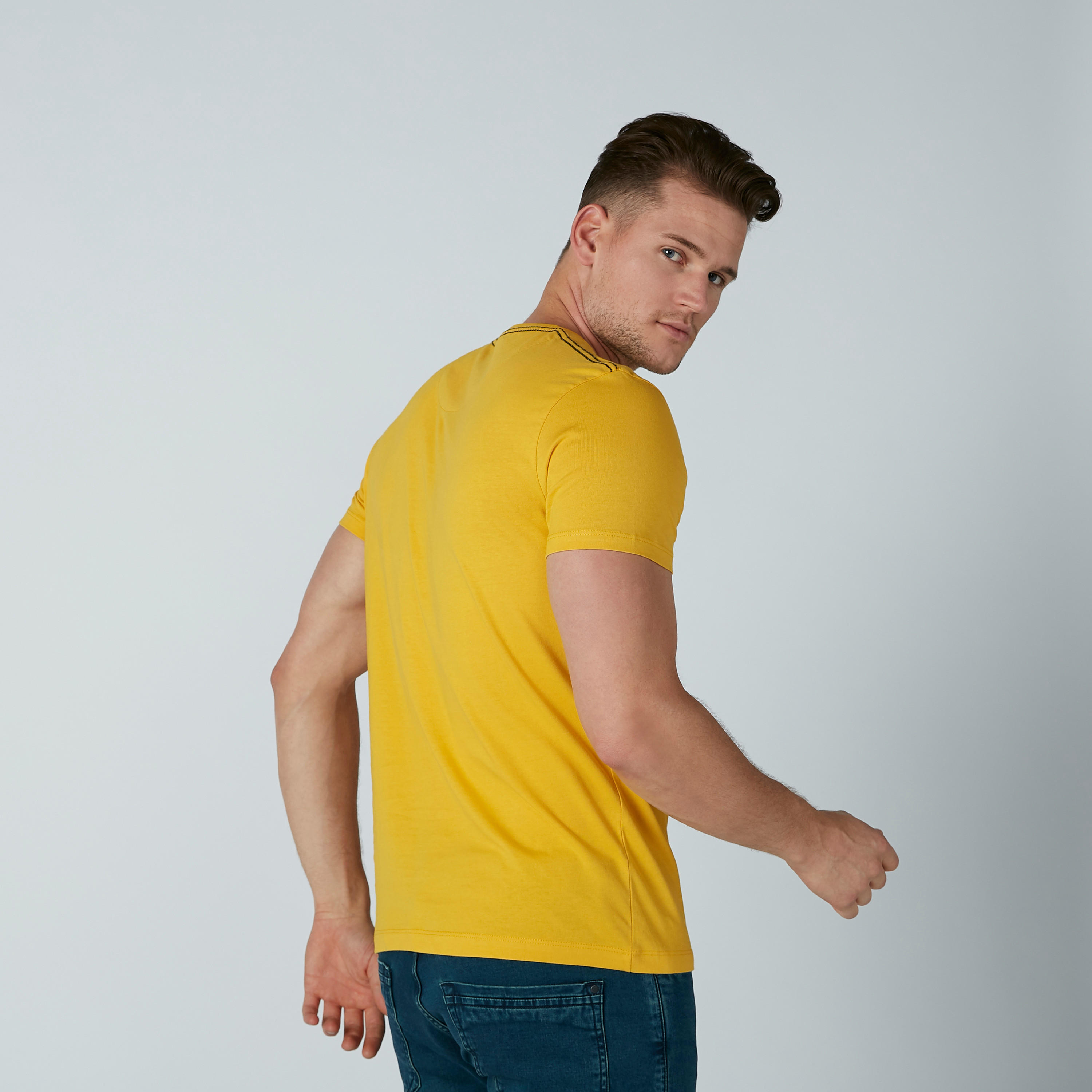 تيشيرت بياقة مستديرة وطبعات بيينج هيومان-men-clothing-tshirtsandpolos-tshirts-image-3