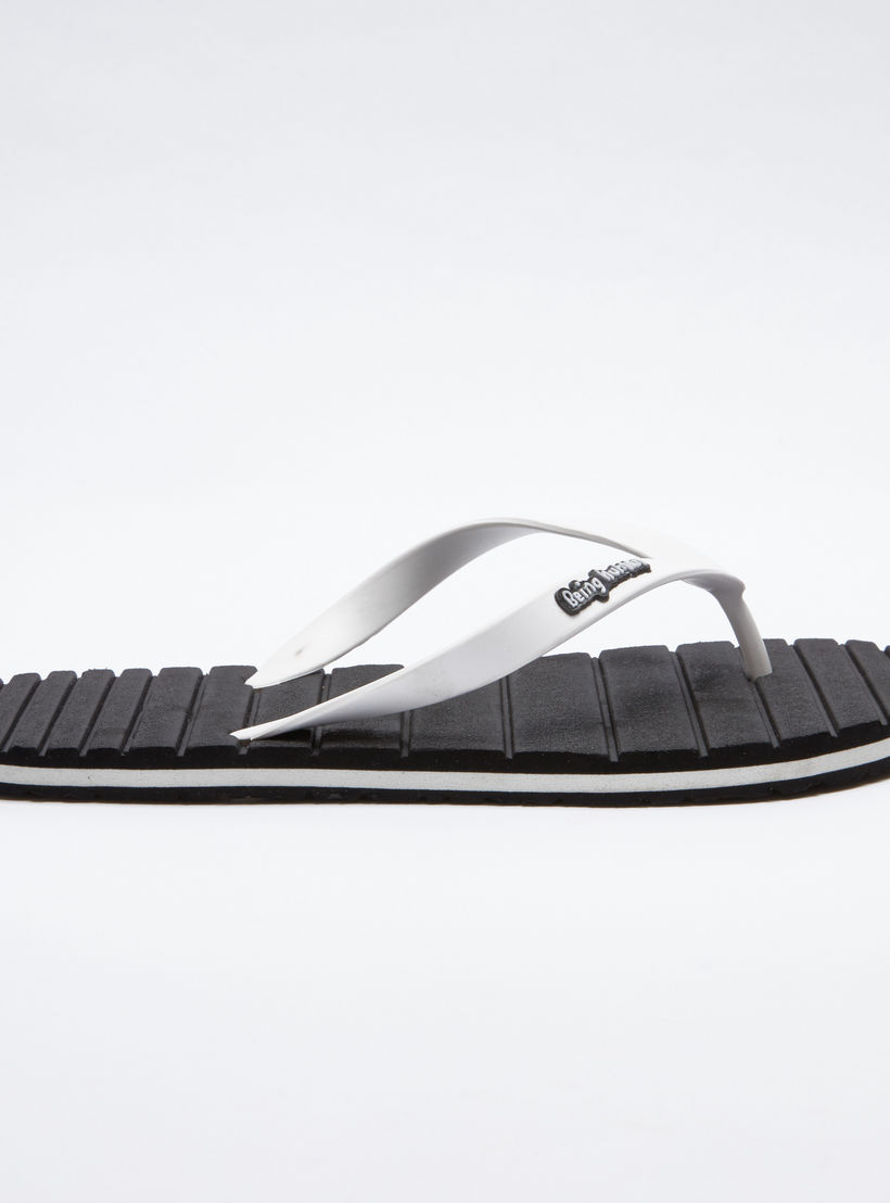 شبشب فليب فلوب ببطانة قدم وأحزمة بتفاصيل الشعار من بيينج هيومان-men-shoes-flipflopsandslides-image-2