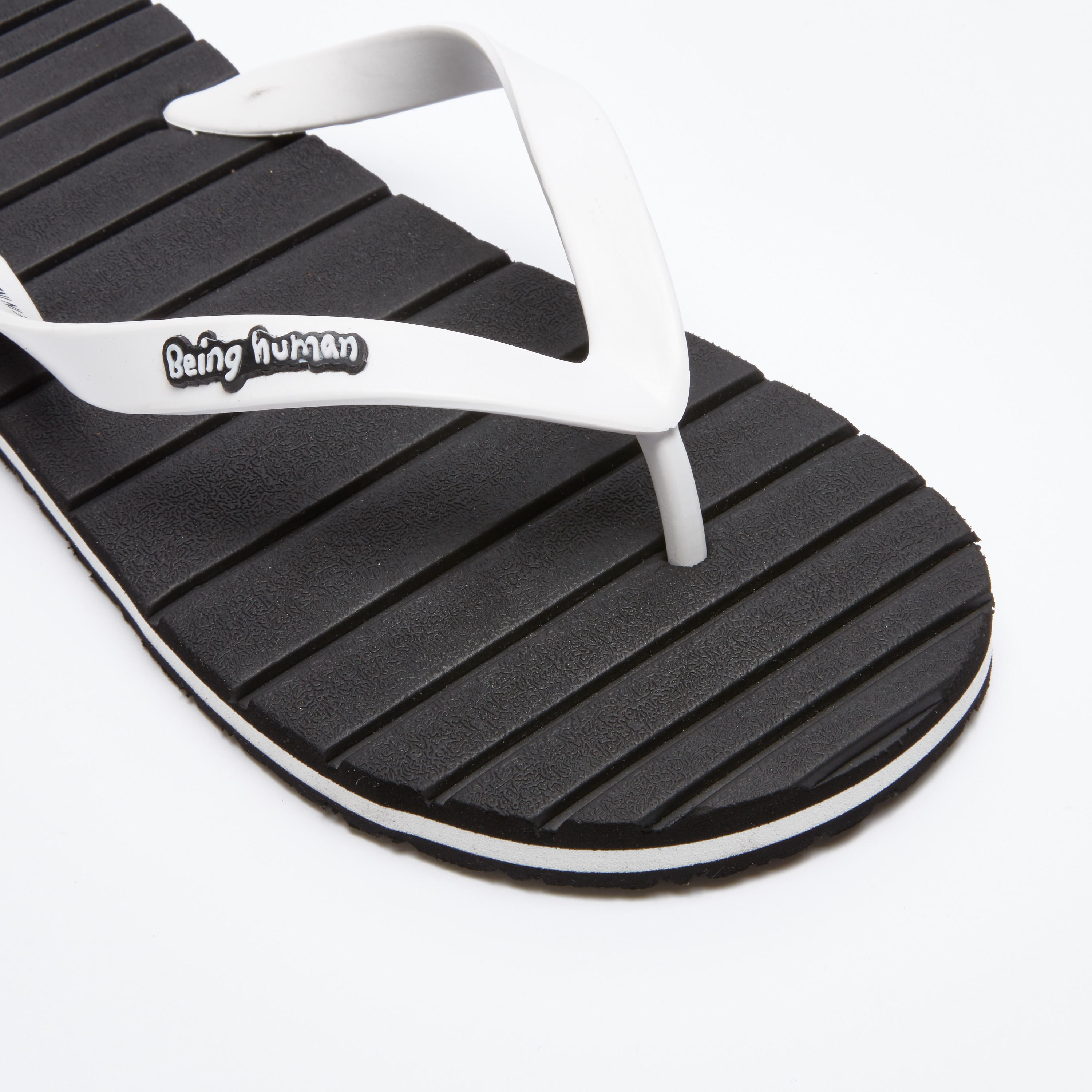 شبشب فليب فلوب ببطانة قدم وأحزمة بتفاصيل الشعار من بيينج هيومان-men-shoes-flipflopsandslides-image-3