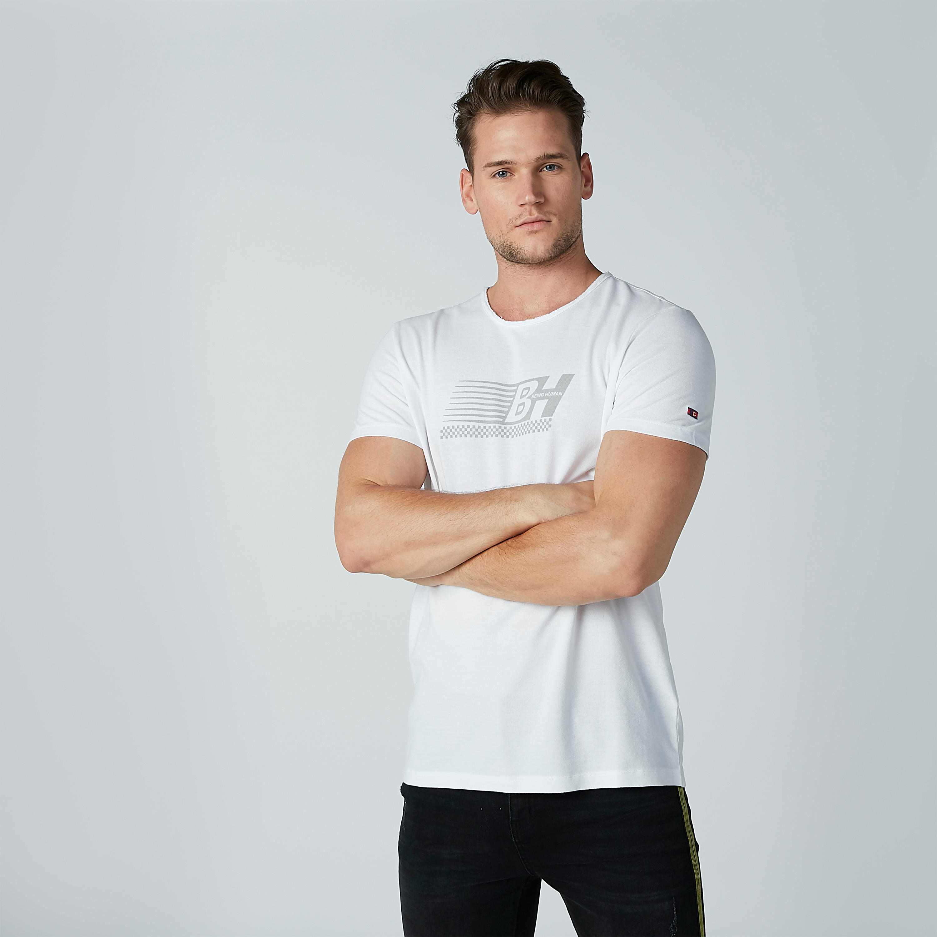تيشيرت بياقة مستديرة وأكمام قصيرة وطبعات بيينج هيومان-men-clothing-tshirtsandpolos-tshirts-image-1