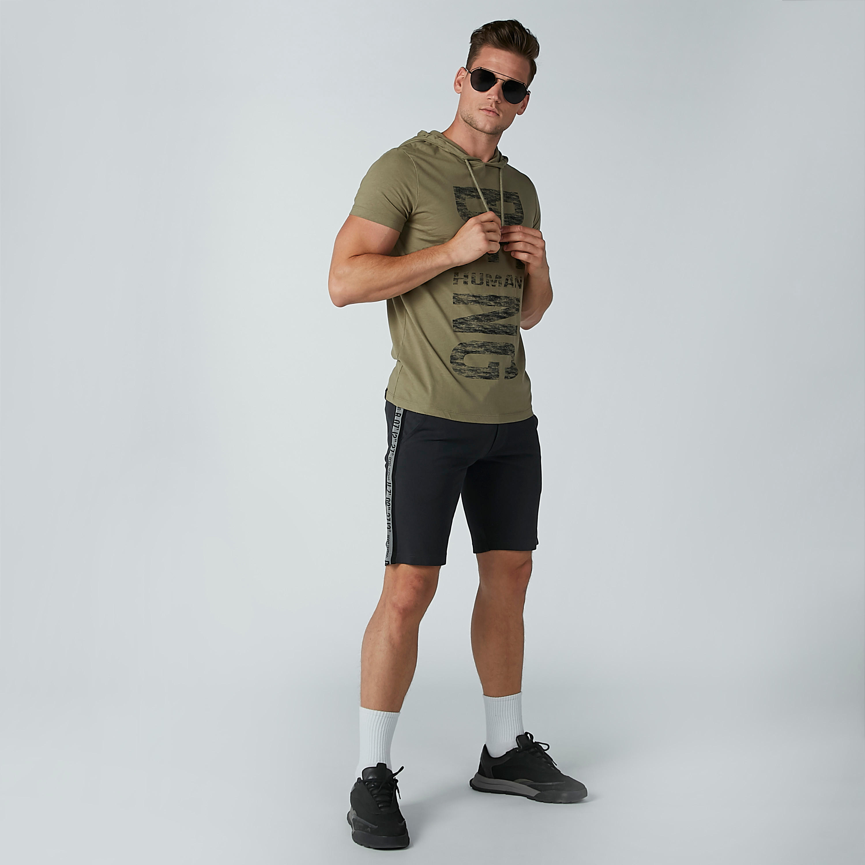 تيشيرت بقبّعة وأكمام قصيرة وطبعات بيينج هيومان-men-clothing-tshirtsandpolos-tshirts-image-1