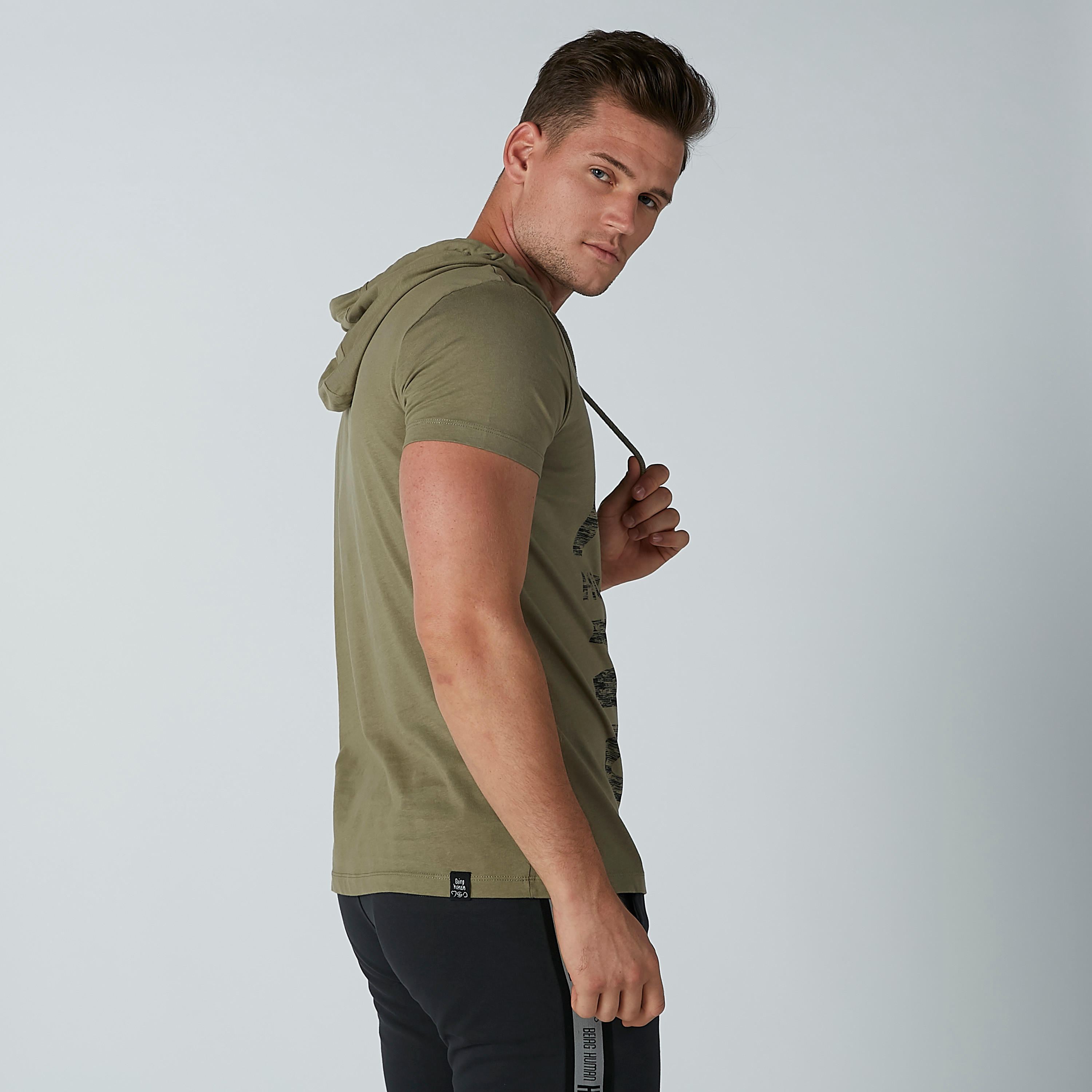تيشيرت بقبّعة وأكمام قصيرة وطبعات بيينج هيومان-men-clothing-tshirtsandpolos-tshirts-image-4