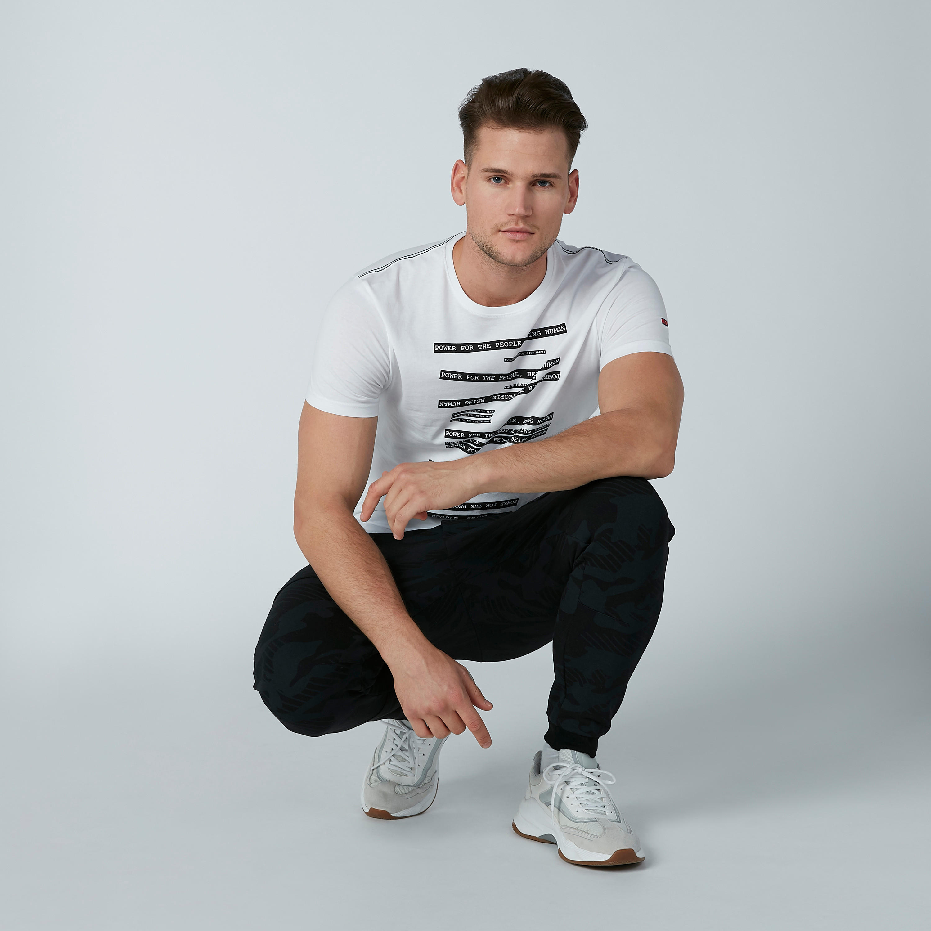 تيشيرت بياقة مستديرة وأكمام قصيرة وطبعات بيينج هيومان-men-clothing-tshirtsandpolos-tshirts-image-2