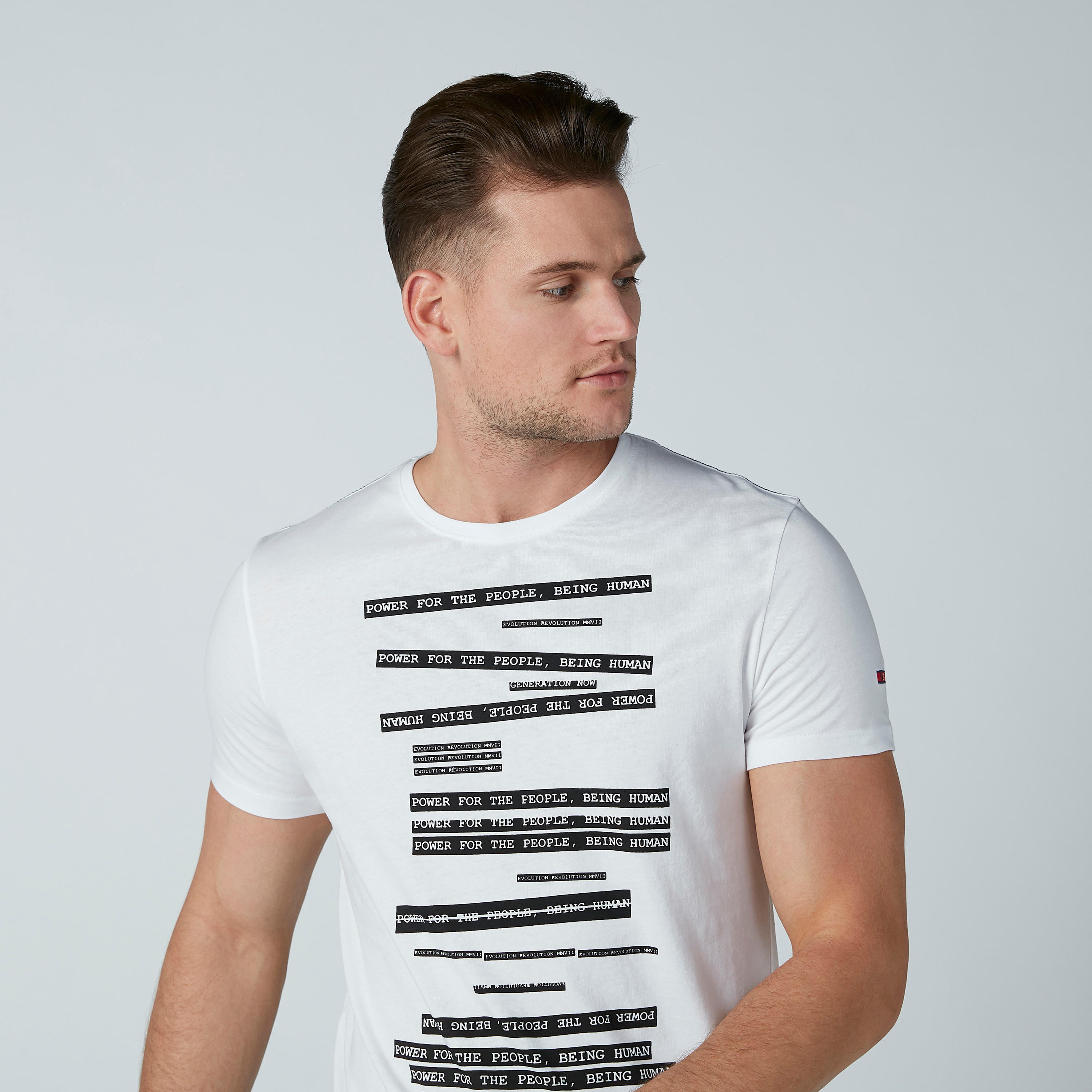 تيشيرت بياقة مستديرة وأكمام قصيرة وطبعات بيينج هيومان-men-clothing-tshirtsandpolos-tshirts-image-3