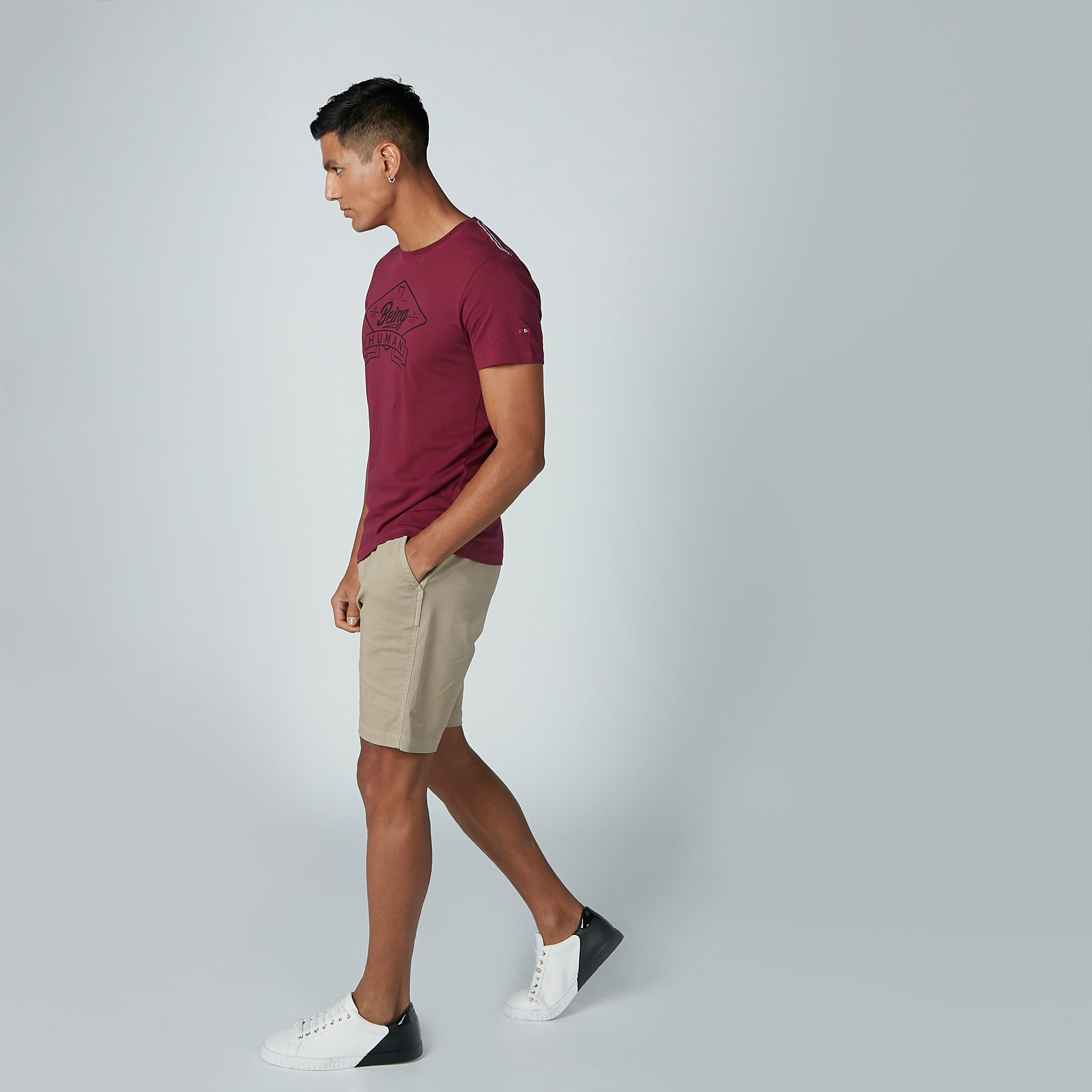 تيشيرت بياقة مستديرة وأكمام قصيرة وطبعات بيينج هيومان-men-clothing-tshirtsandpolos-tshirts-image-1