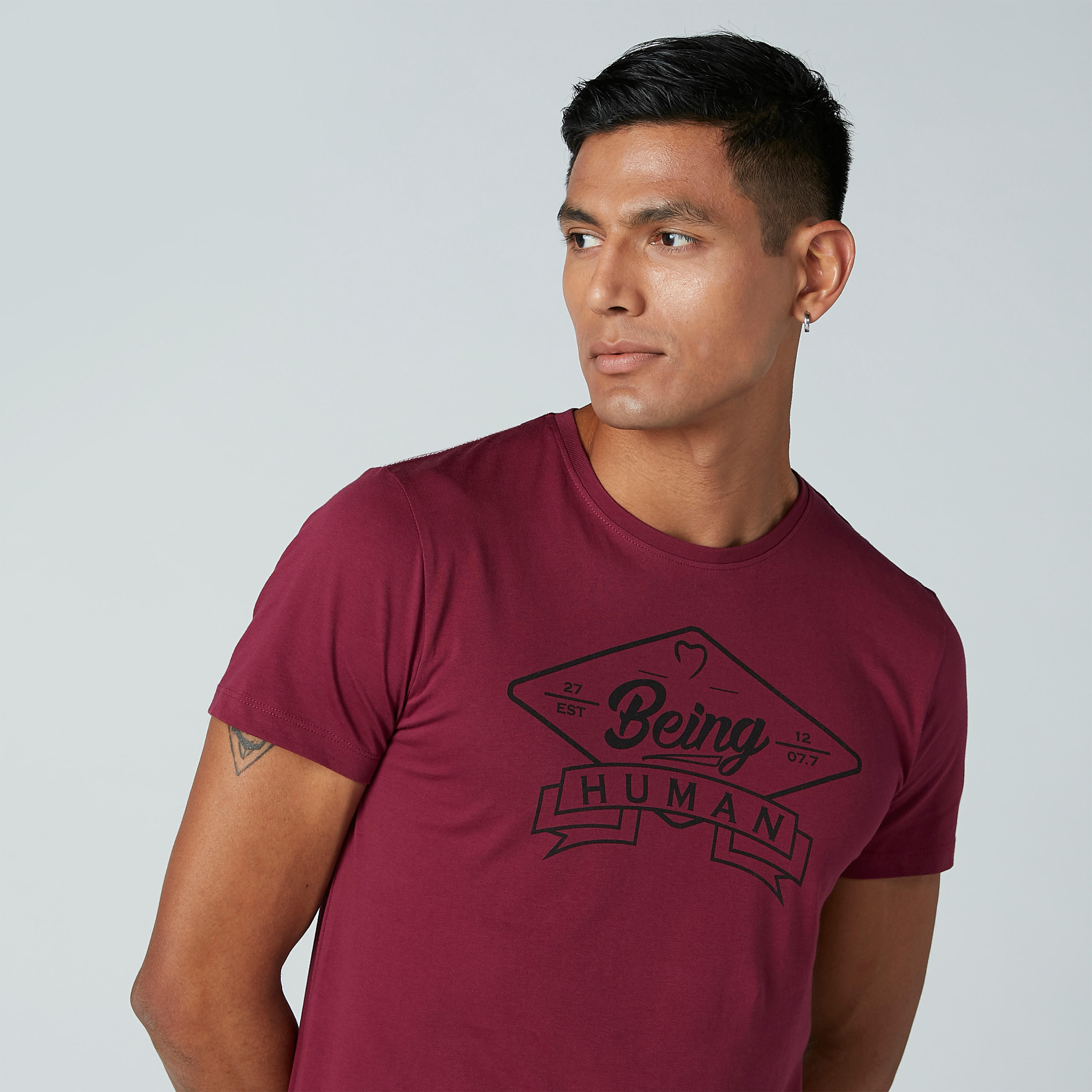 تيشيرت بياقة مستديرة وأكمام قصيرة وطبعات بيينج هيومان-men-clothing-tshirtsandpolos-tshirts-image-2