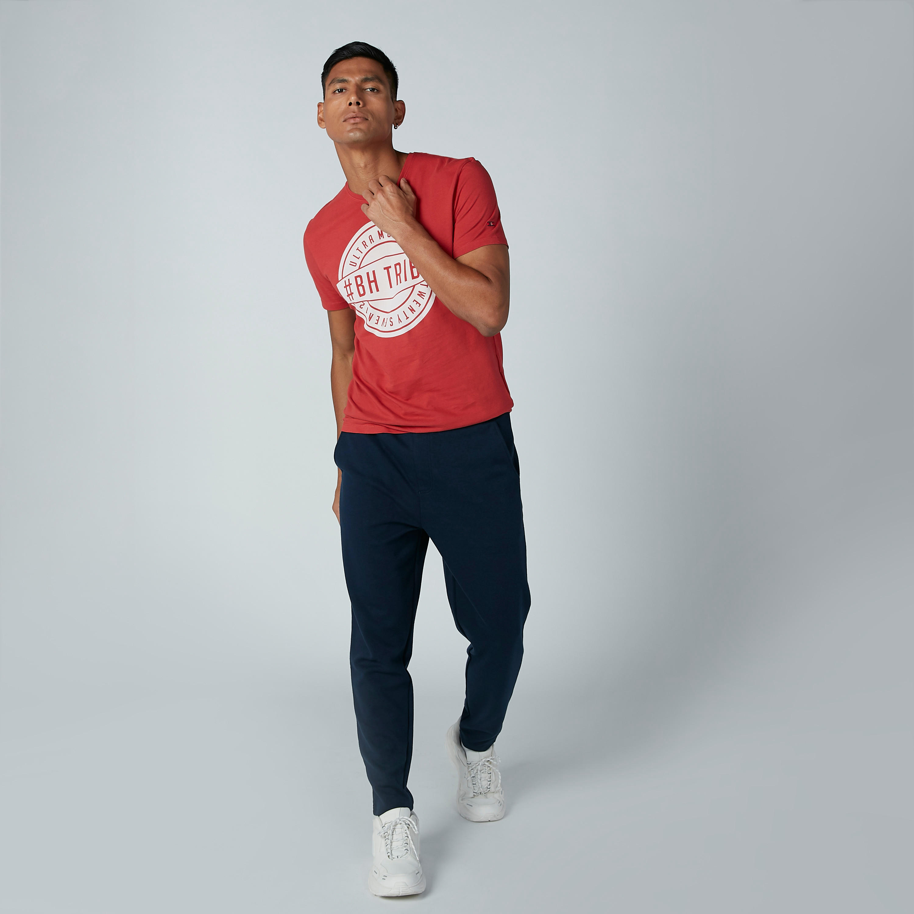 تيشيرت بياقة مستديرة وأكمام قصيرة وطبعات بيينج هيومان-men-clothing-tshirtsandpolos-tshirts-image-1